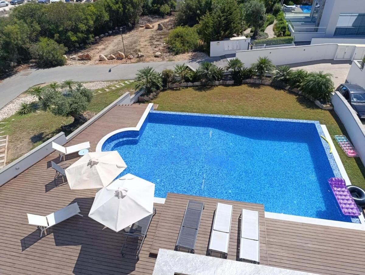 Beachfront Luxury Idania *