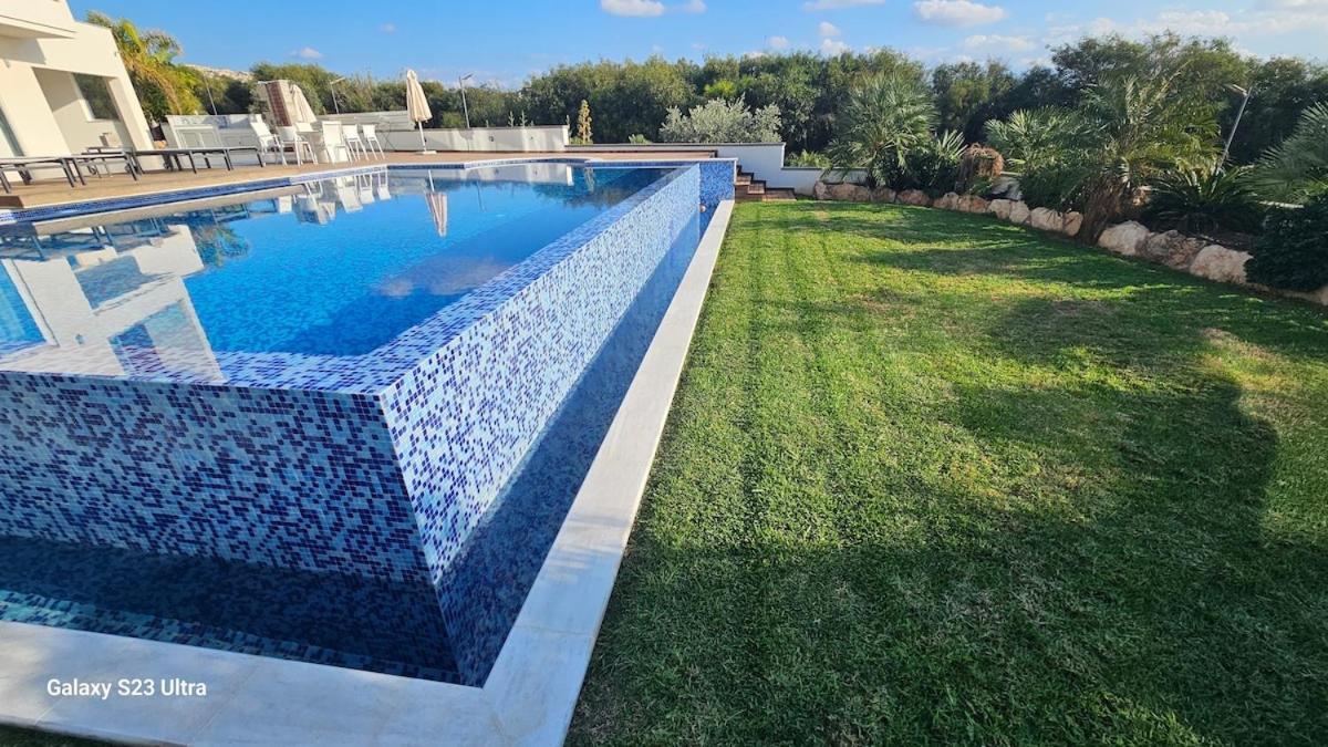 Pousada Beachfront Luxury Idania *