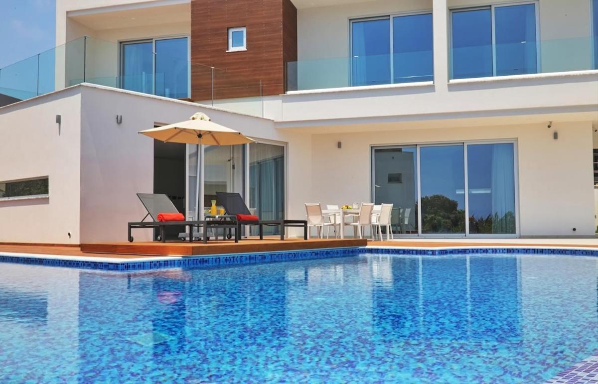 Beachfront Luxury Idania Pousada *