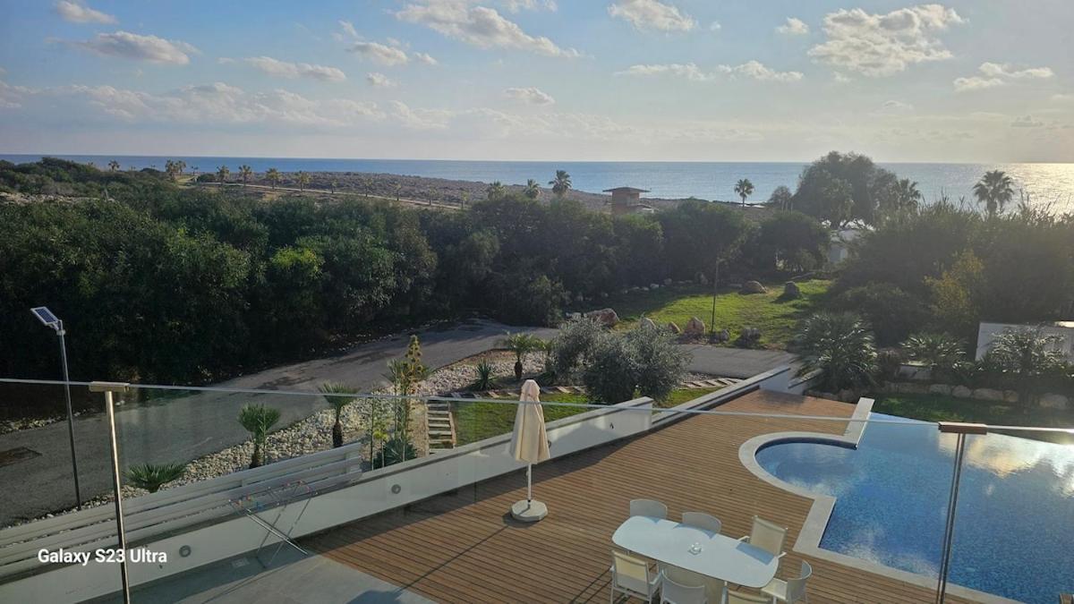 Beachfront Luxury Idania