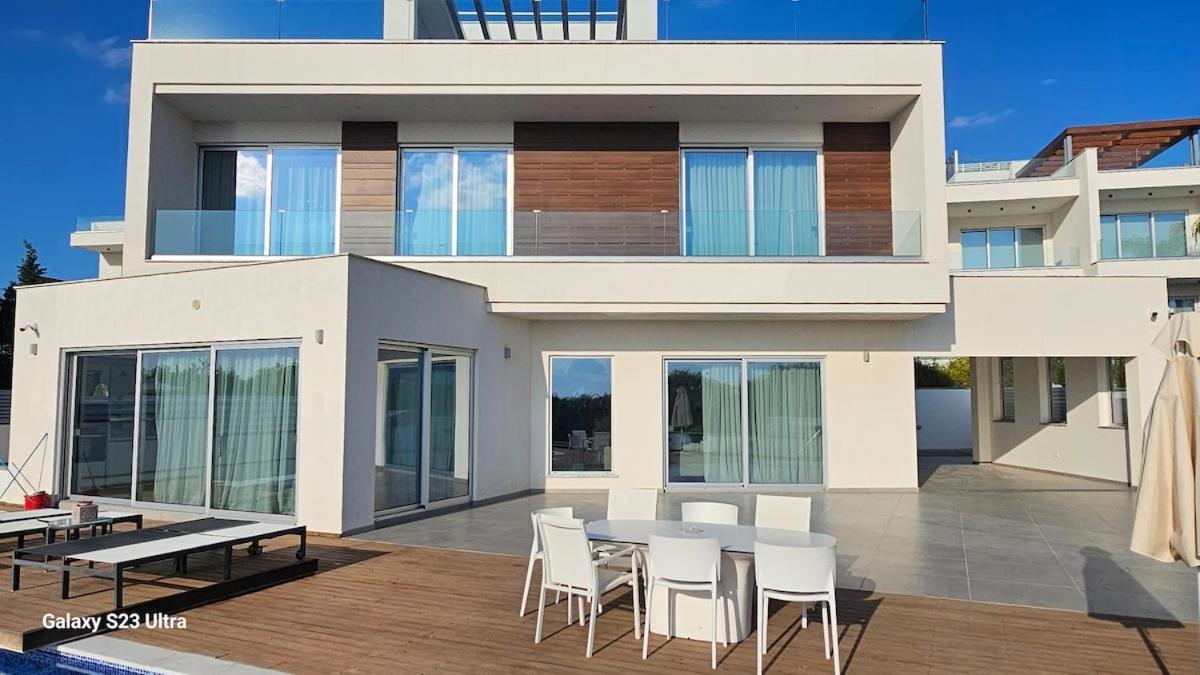 Beachfront Luxury Idania Pousada