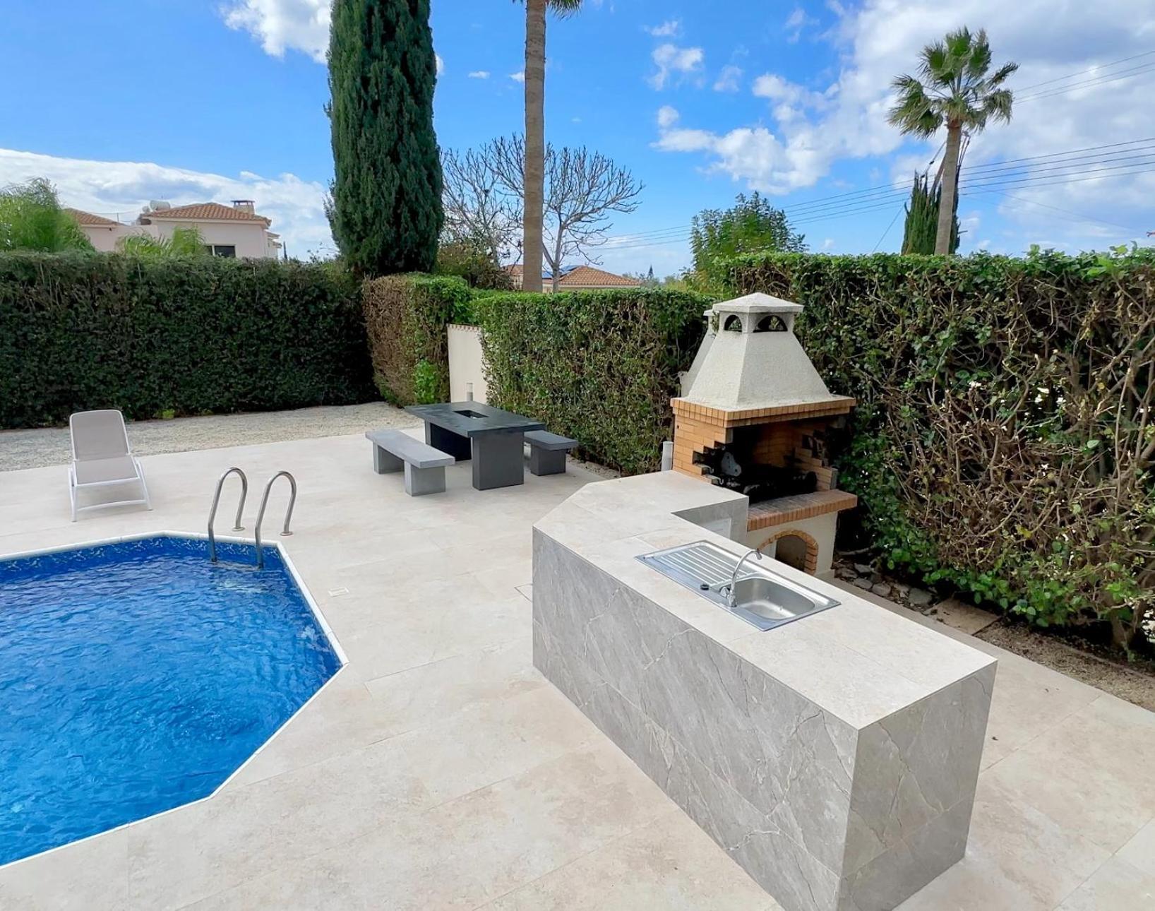 M & S Villa Coral Bay