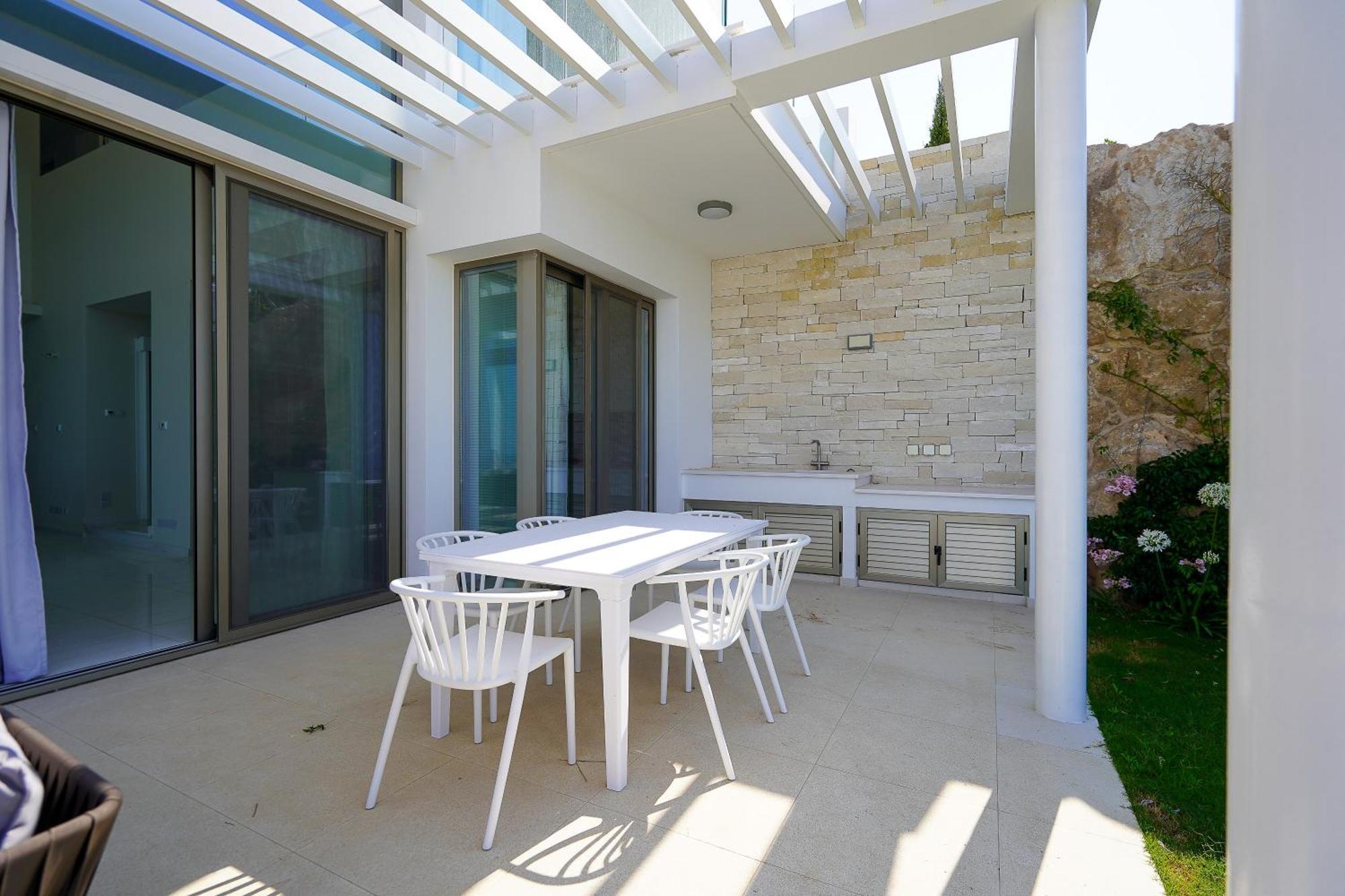 Villa Resitour - Karina Heights Tala