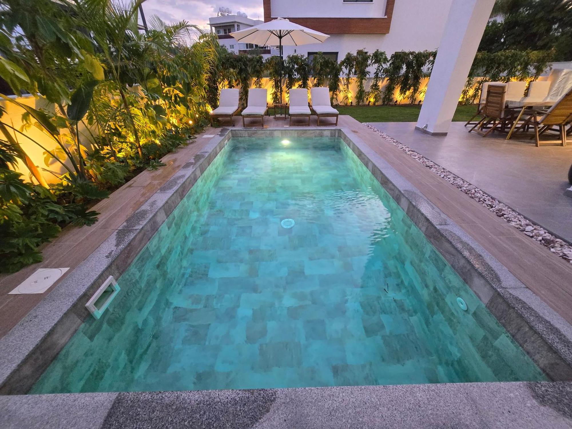 Tg New Luxury Private Resort Villas - Heated Salty Swimming Pool, Outdoor Jacuzzi, Sauna, Exotic Garden * Limassol