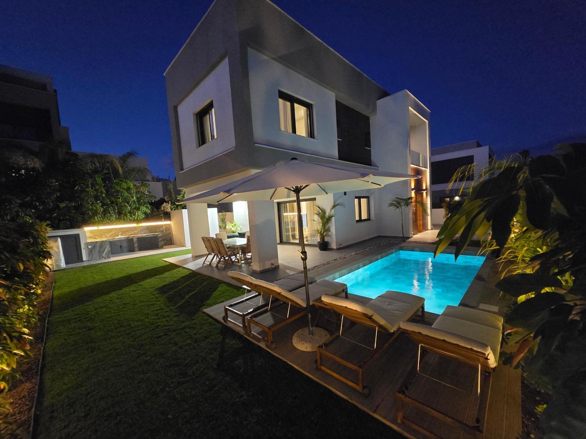 Tg New Luxury Private Resort Villas - Heated Salty Swimming Pool, Outdoor Jacuzzi, Sauna, Exotic Garden Pousada