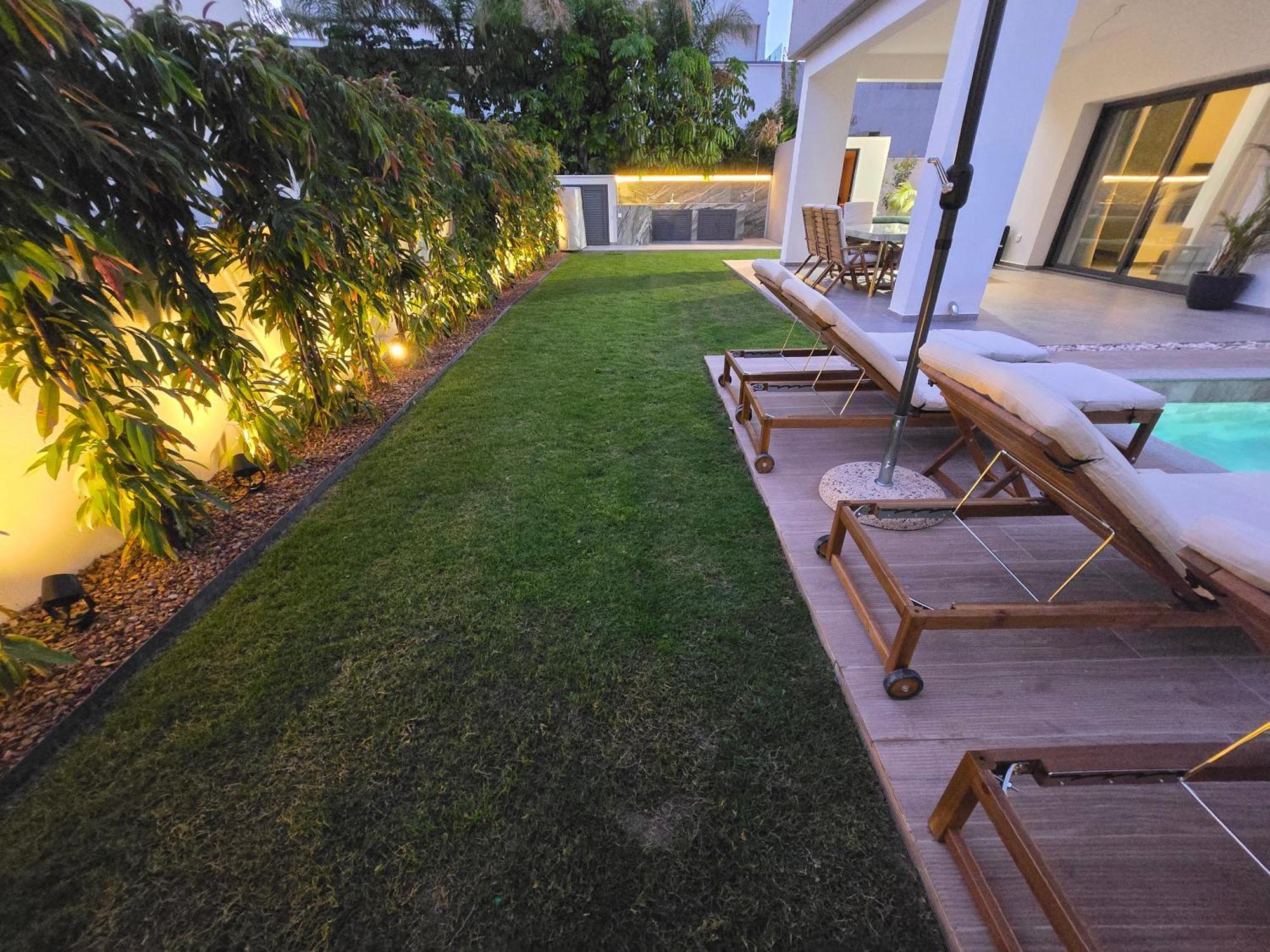 Tg New Luxury Private Resort Villas - Heated Salty Swimming Pool, Outdoor Jacuzzi, Sauna, Exotic Garden Pousada