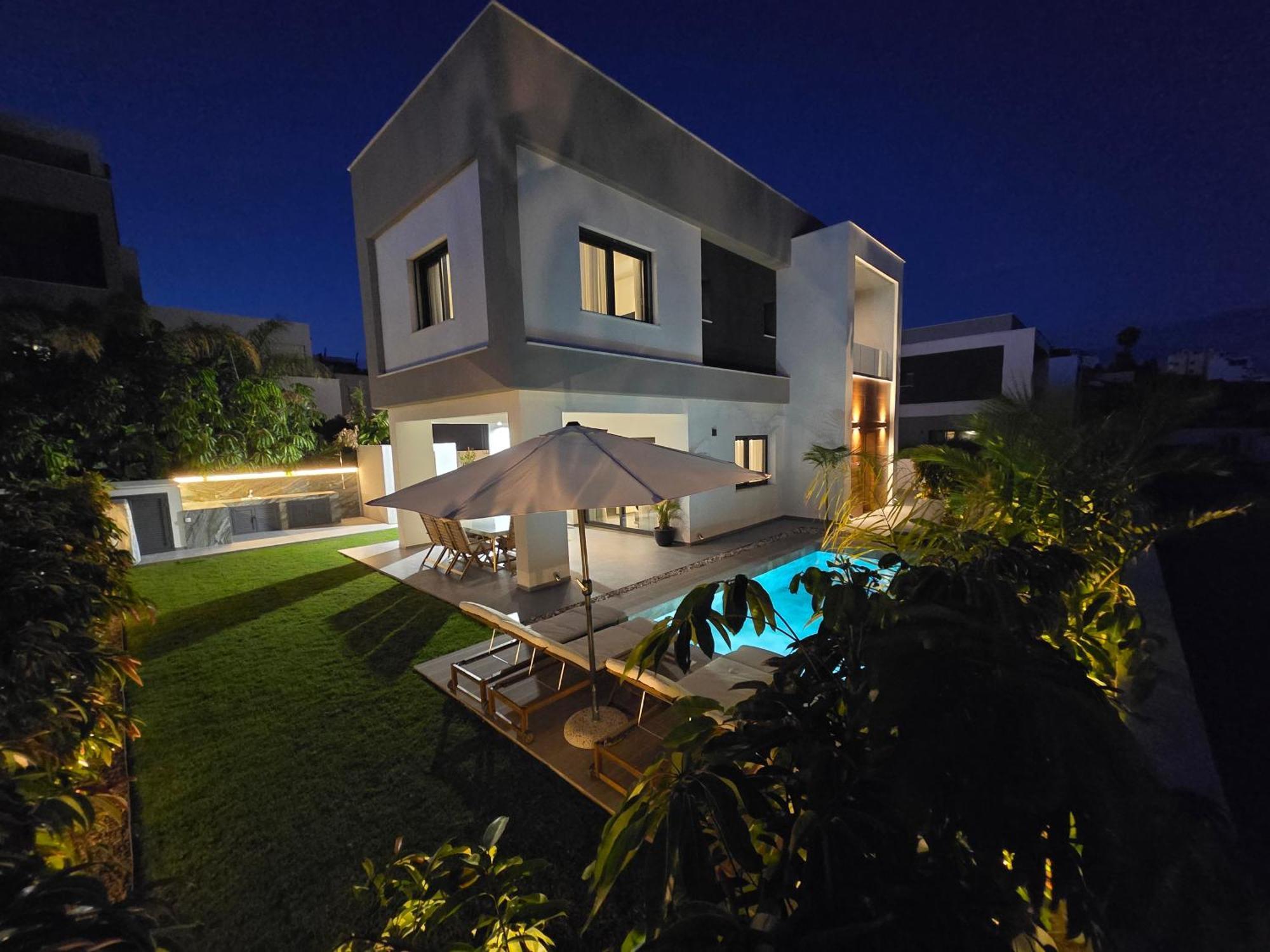 Tg New Luxury Private Resort Villas - Heated Salty Swimming Pool, Outdoor Jacuzzi, Sauna, Exotic Garden Pousada Limassol