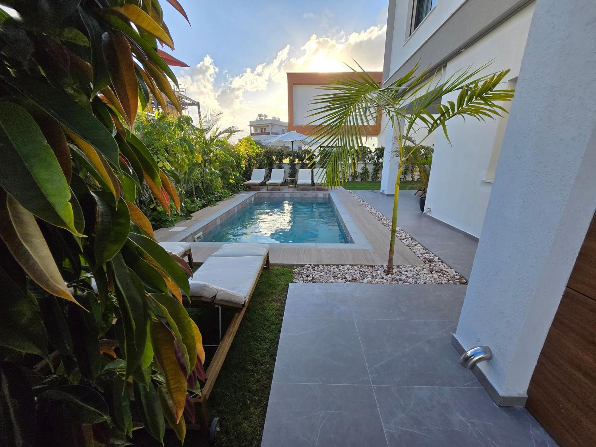 Tg New Luxury Private Resort Villas - Heated Salty Swimming Pool, Outdoor Jacuzzi, Sauna, Exotic Garden Pousada *