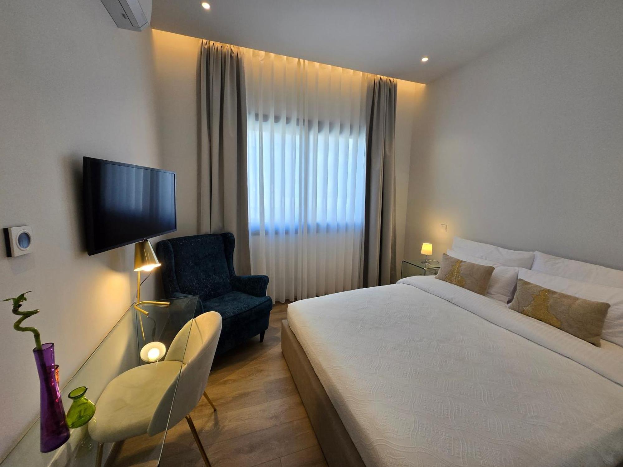 Tg New Luxury Private Resort Villas - Heated Salty Swimming Pool, Outdoor Jacuzzi, Sauna, Exotic Garden * Limassol