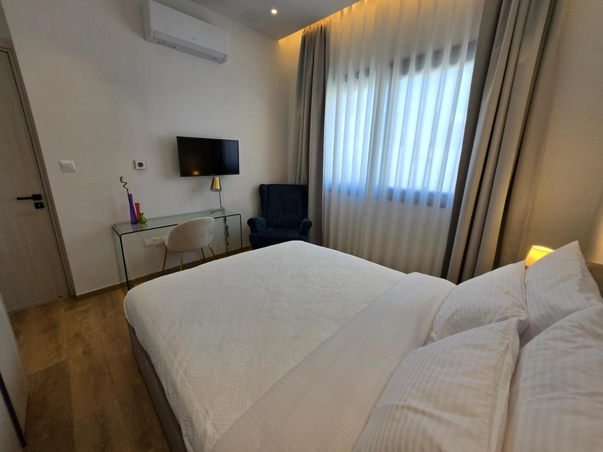 Tg New Luxury Private Resort Villas - Heated Salty Swimming Pool, Outdoor Jacuzzi, Sauna, Exotic Garden Limassol