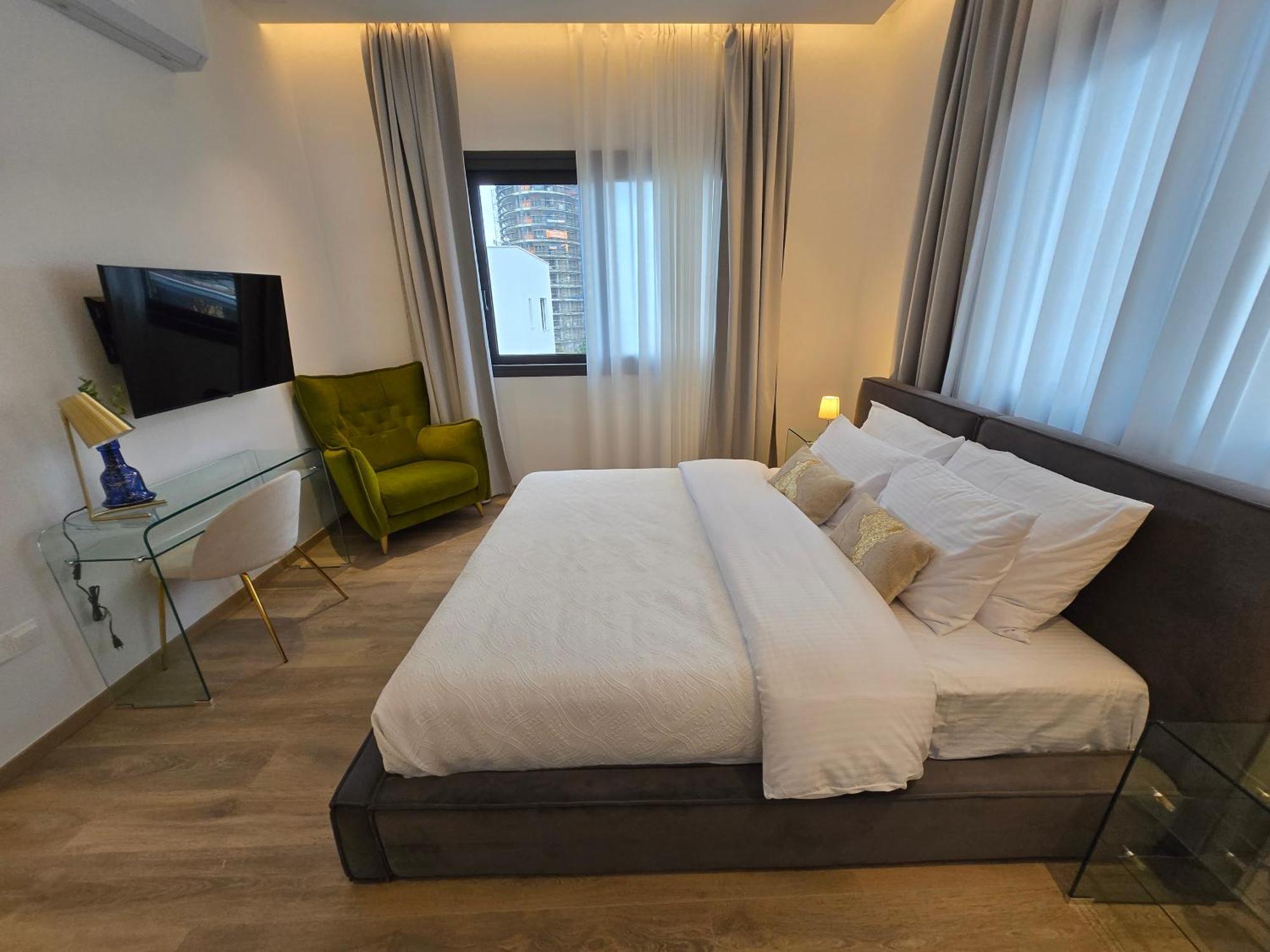 Tg New Luxury Private Resort Villas - Heated Salty Swimming Pool, Outdoor Jacuzzi, Sauna, Exotic Garden Limassol