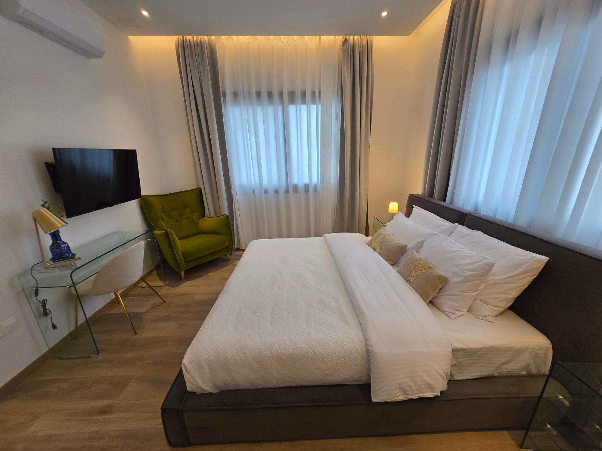 Tg New Luxury Private Resort Villas - Heated Salty Swimming Pool, Outdoor Jacuzzi, Sauna, Exotic Garden * Limassol