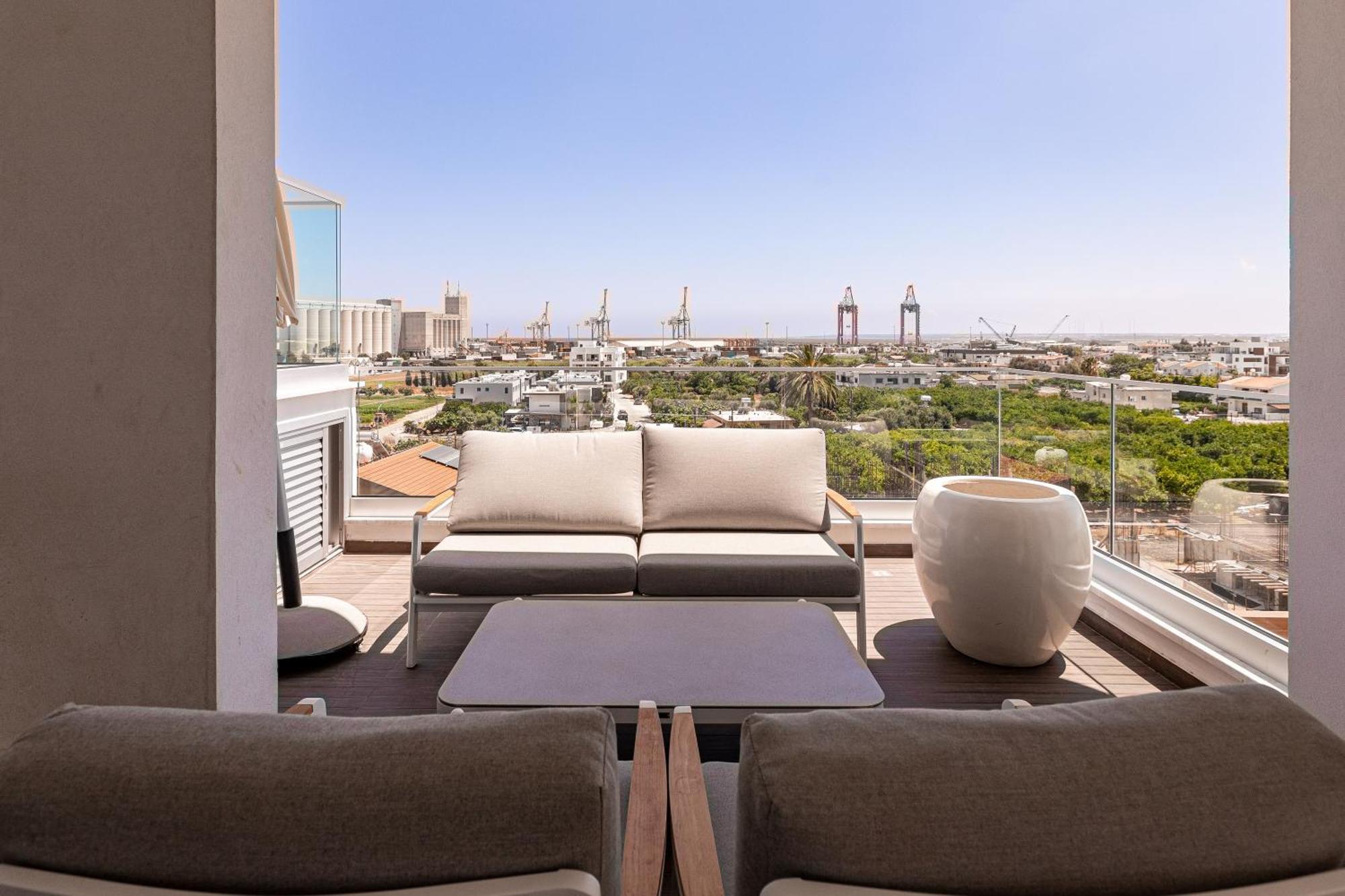 Yamas Sunny Pool Penthouse Families & Couples Only
