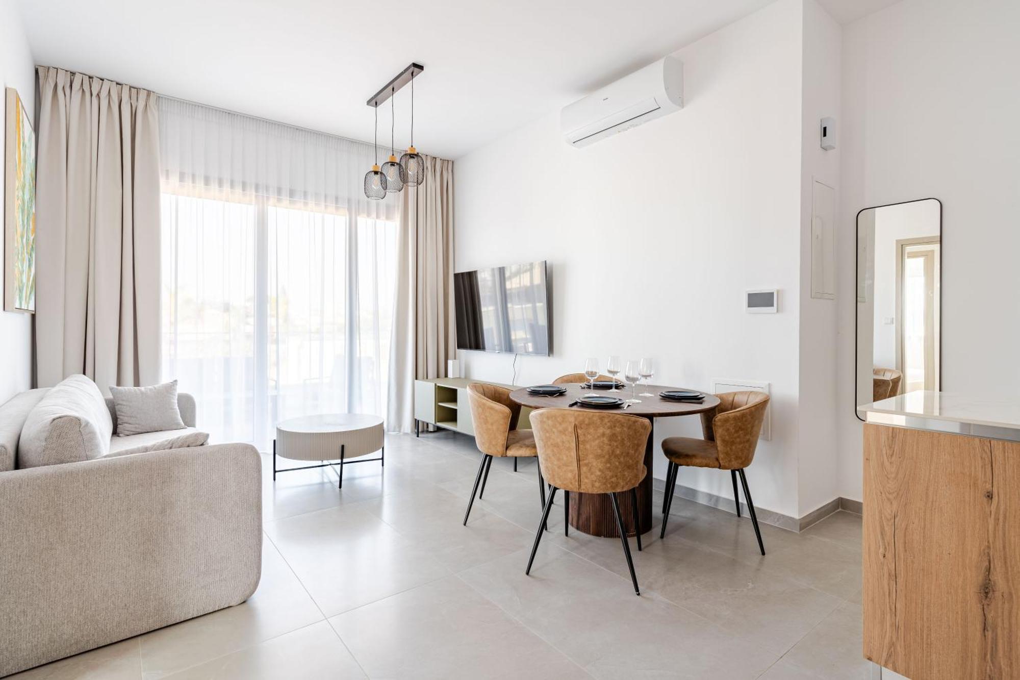 Yamas Urban Living Zakaki Pool Penthouses & Appartement Limasol