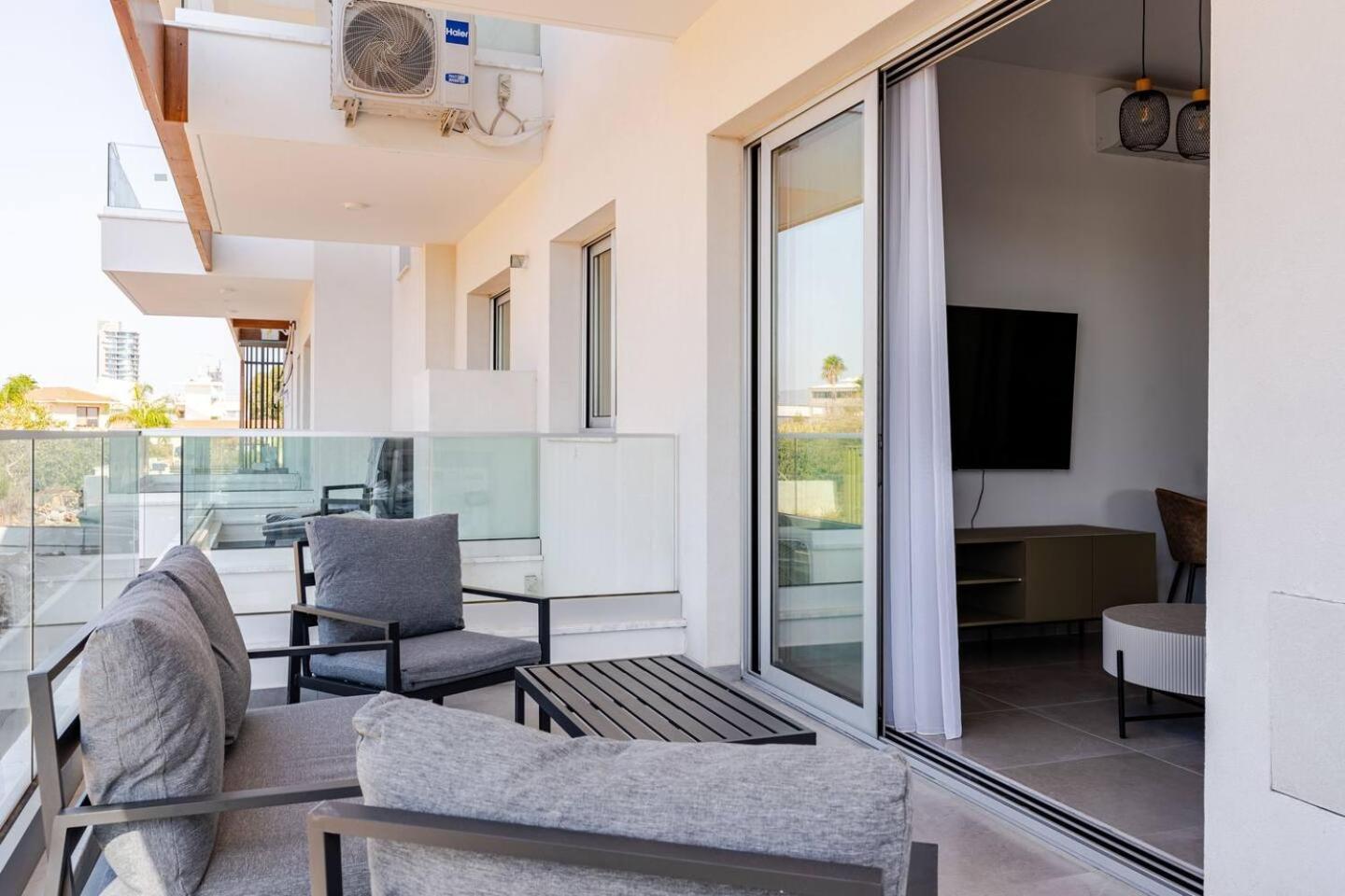 Appartement Yamas Urban Living Zakaki Pool Penthouses & Limasol