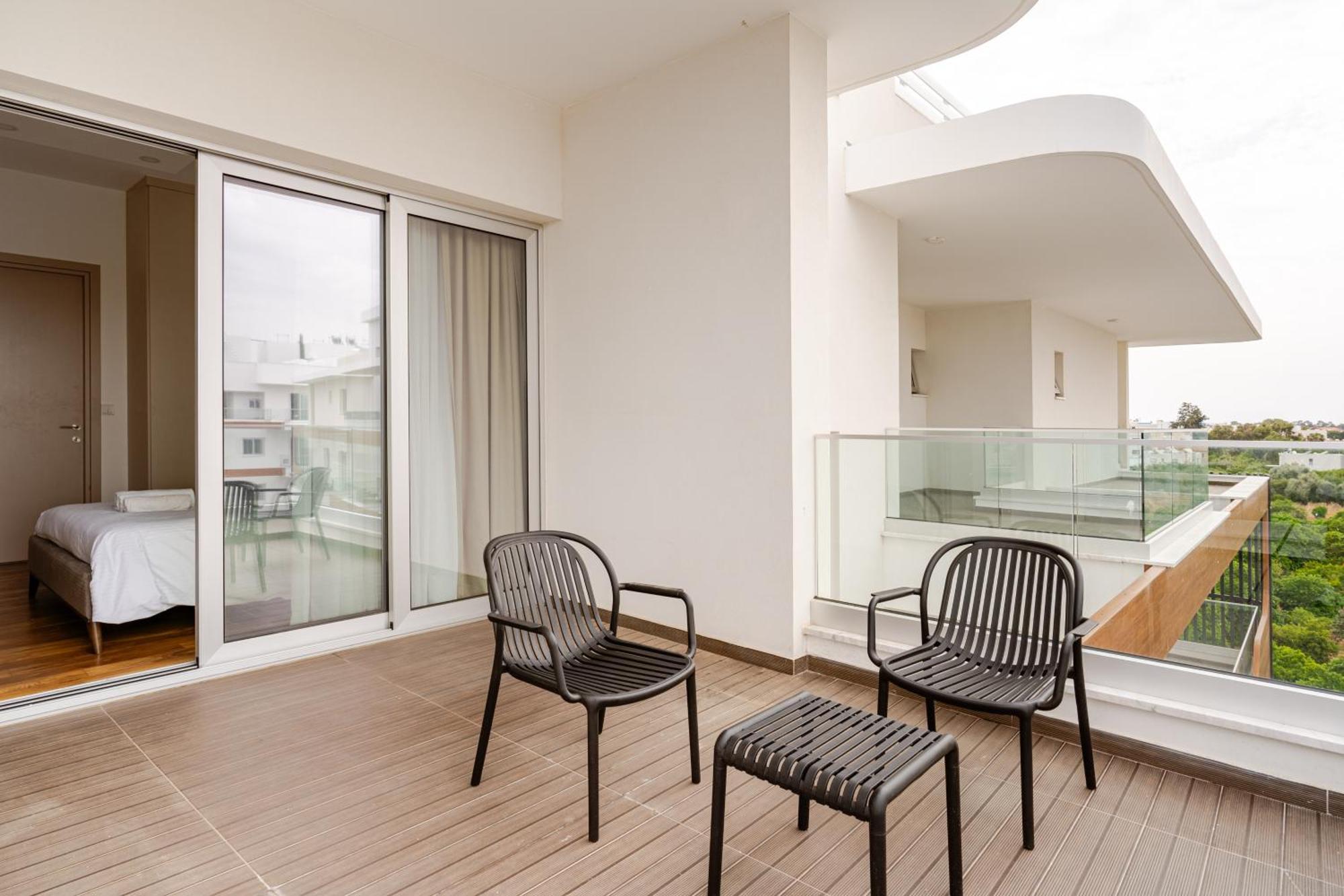 Yamas Urban Living Zakaki Pool Penthouses & Appartement Limasol