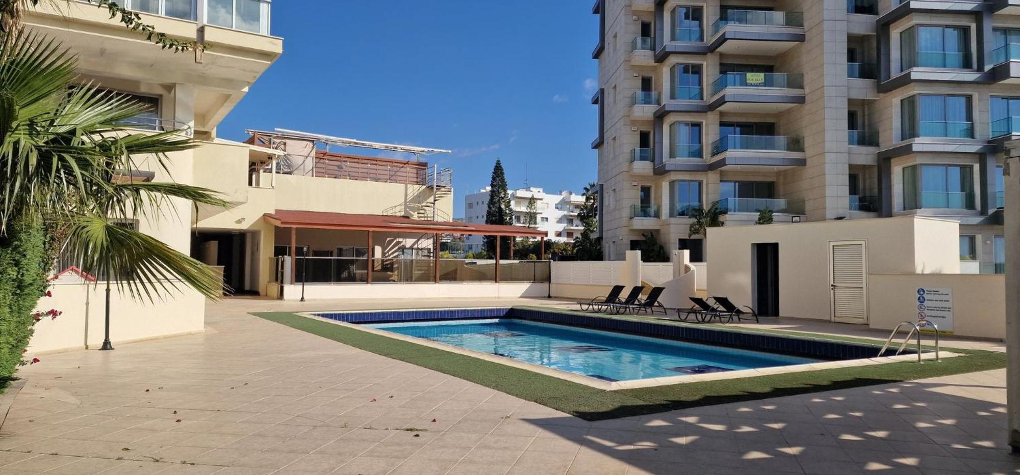 Marathon With Shared Pool Appartement