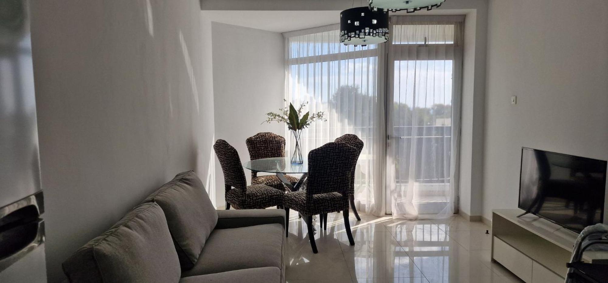Marathon With Shared Pool Appartement Limasol
