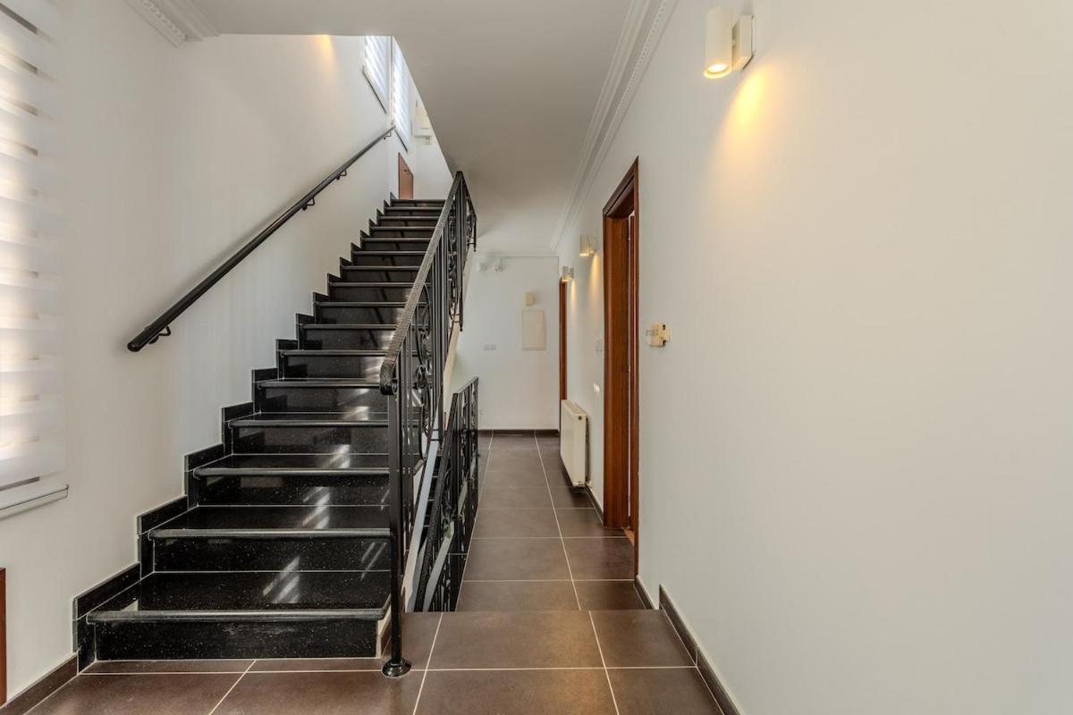 Villa Kallisti & - A Luxury Seaside Retreat Lachi