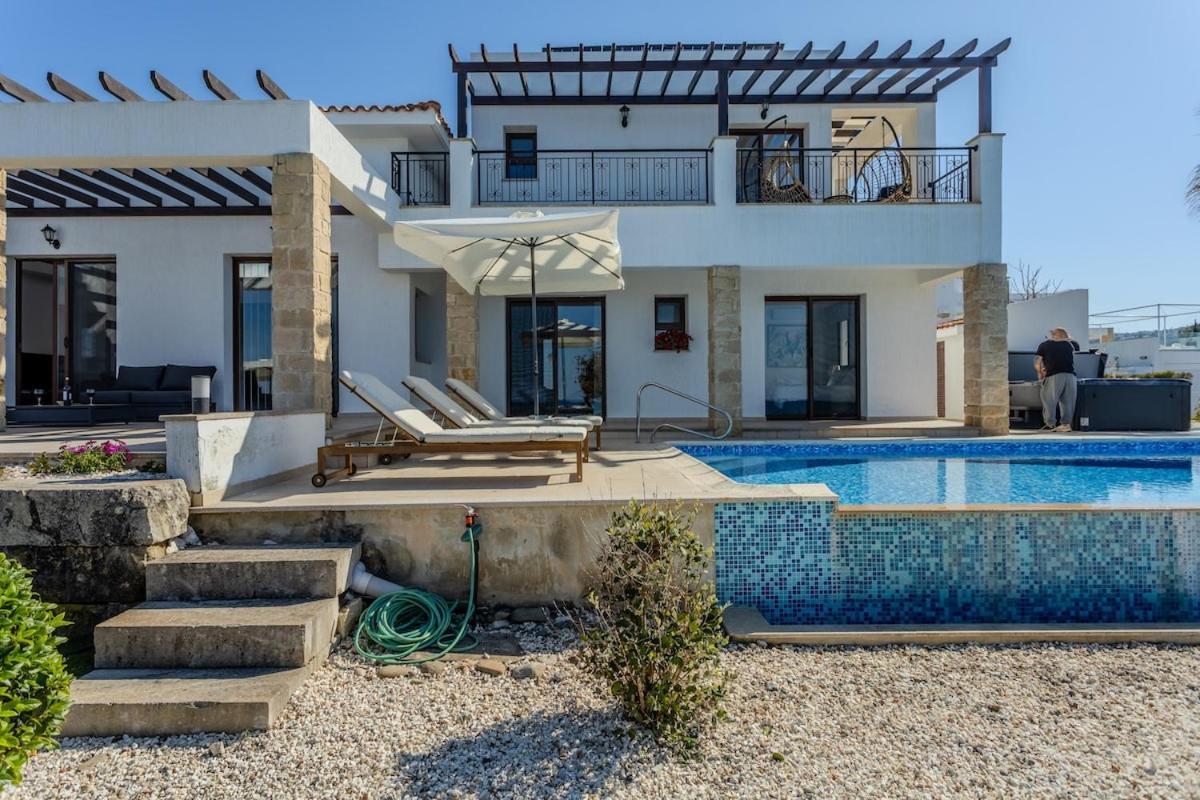 Kallisti & - A Luxury Seaside Retreat *