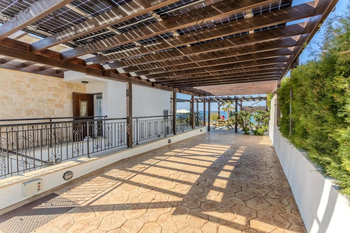 Villa Kallisti & - A Luxury Seaside Retreat Lachi