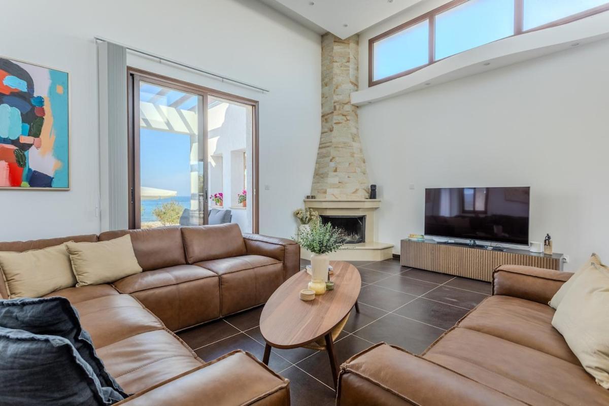 Kallisti & - A Luxury Seaside Retreat Villa *