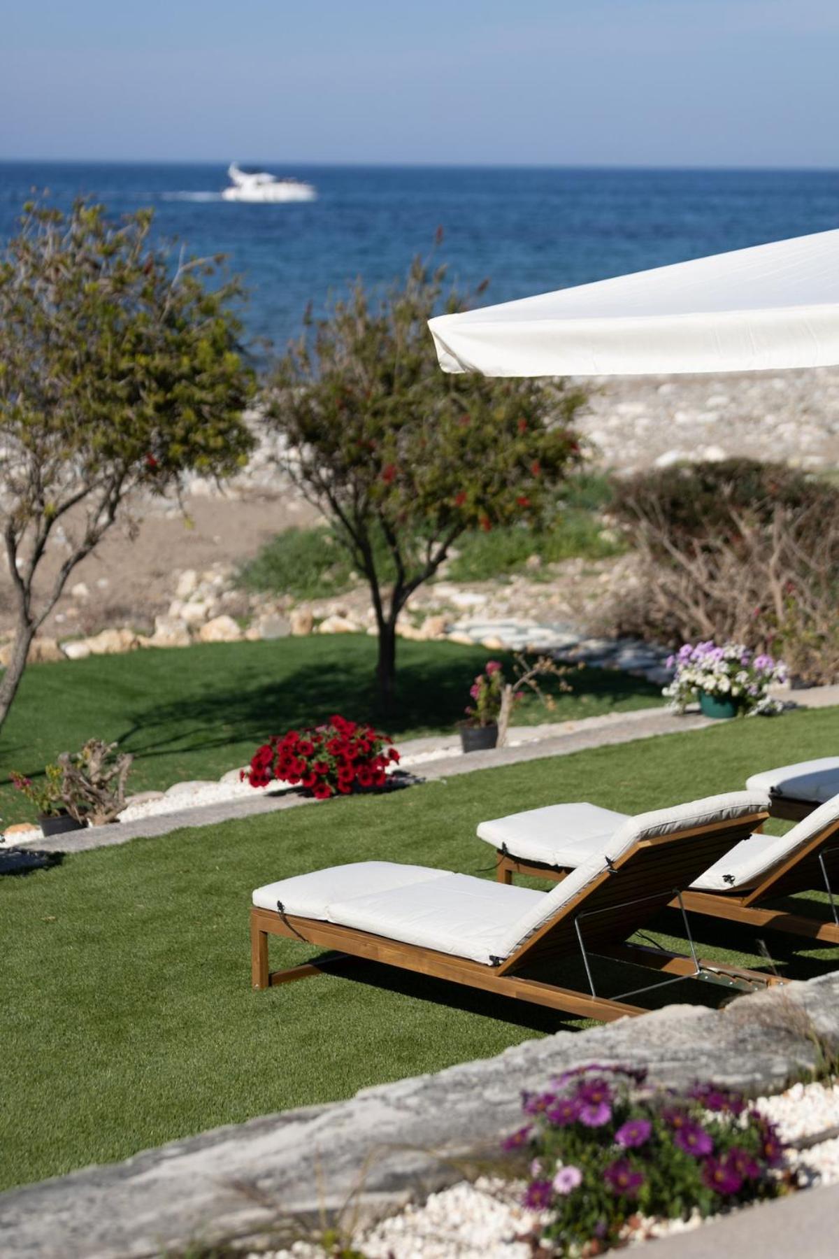 Kallisti & - A Luxury Seaside Retreat Villa
