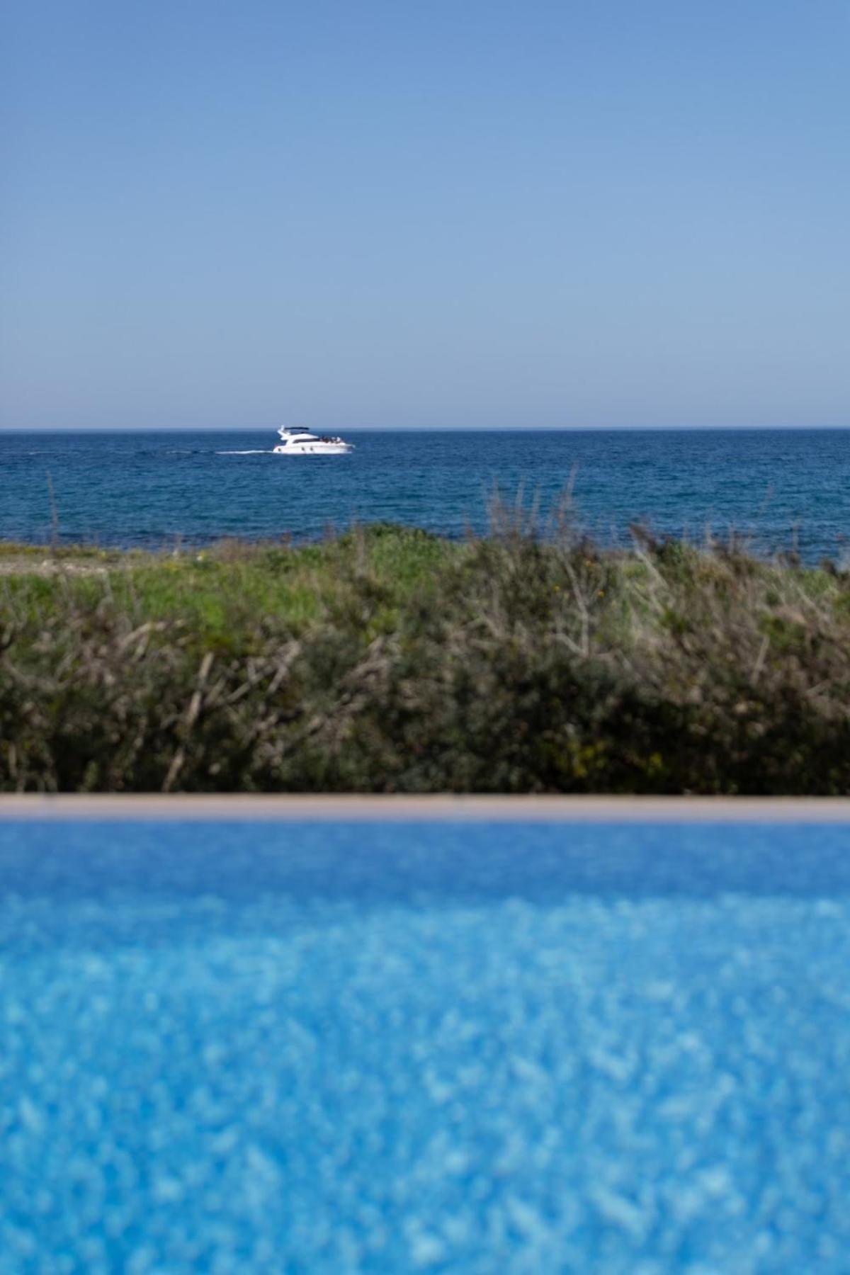 Villa Kallisti & - A Luxury Seaside Retreat *