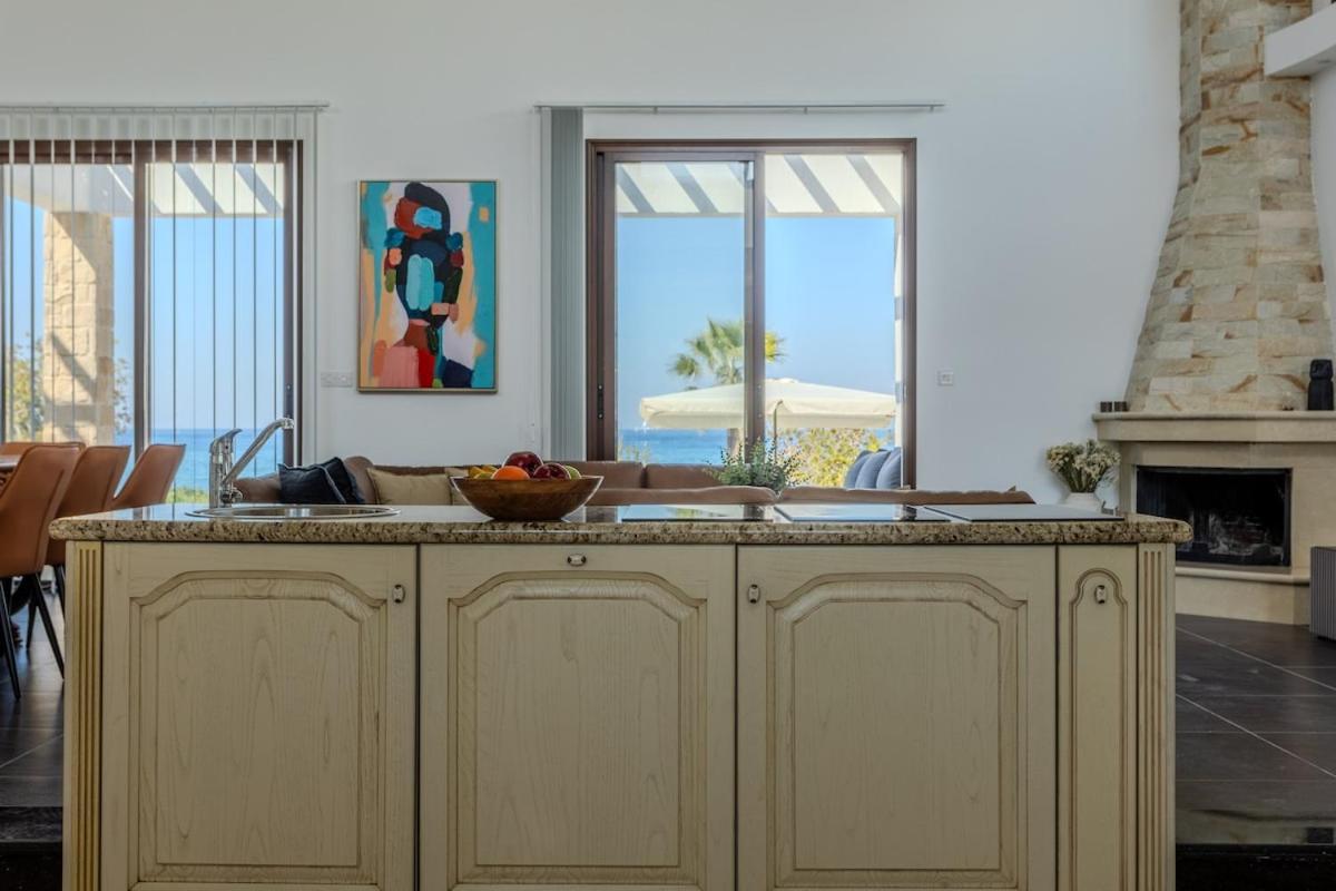 Kallisti & - A Luxury Seaside Retreat Villa Lachi