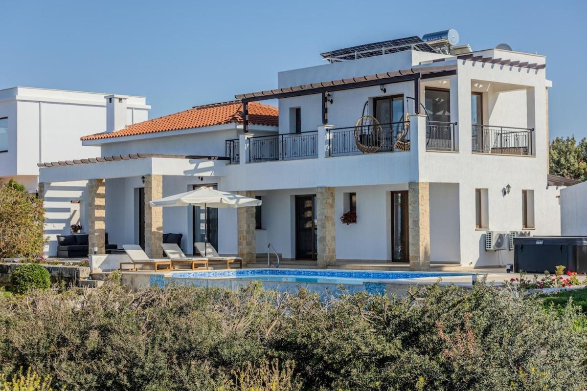 Kallisti & - A Luxury Seaside Retreat Villa