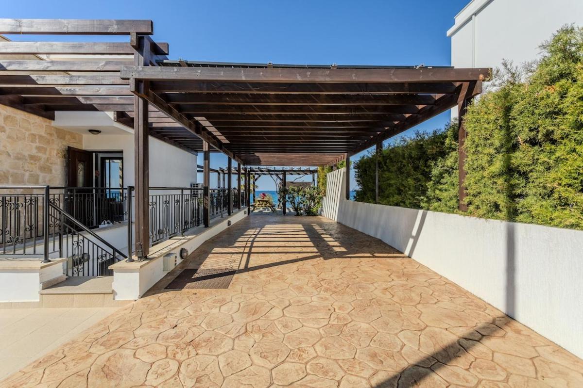 Kallisti & - A Luxury Seaside Retreat Villa