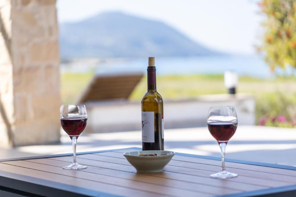 Kallisti & - A Luxury Seaside Retreat Villa Lachi