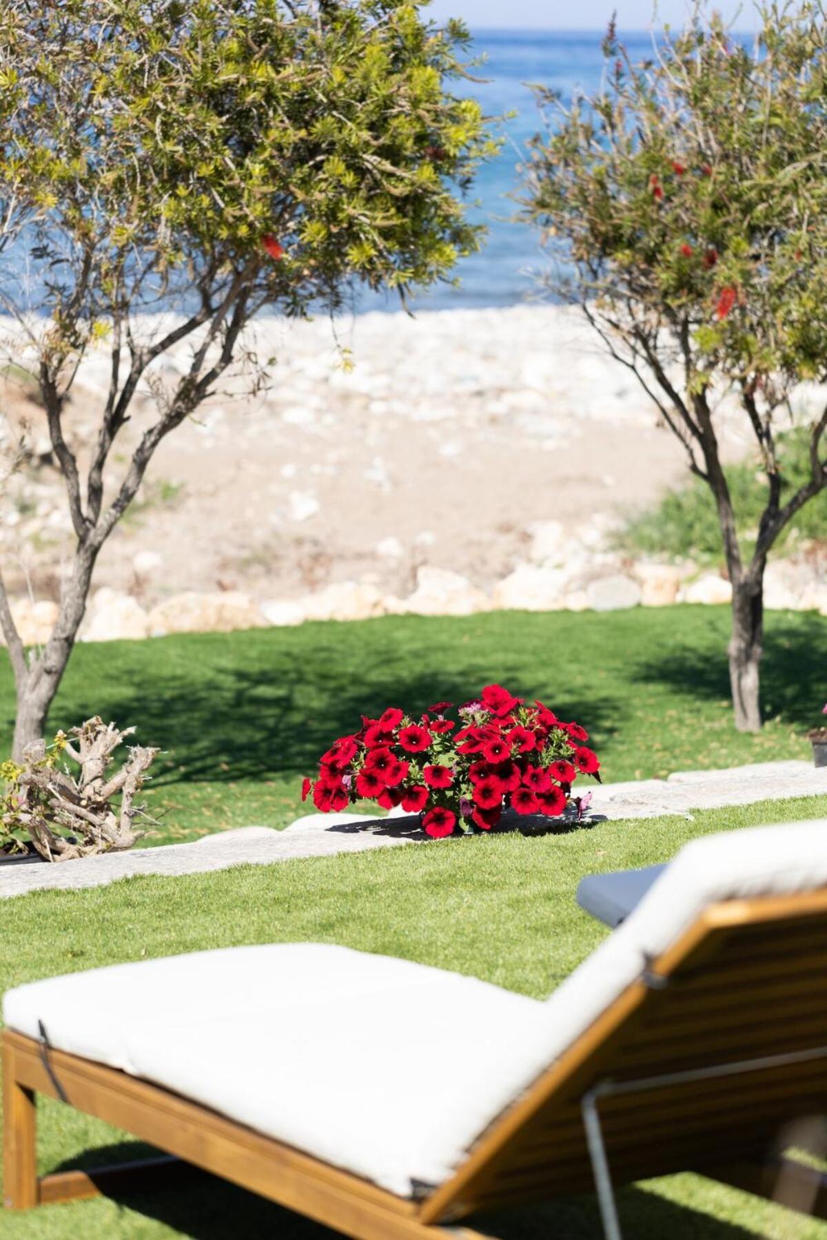 Kallisti & - A Luxury Seaside Retreat Villa