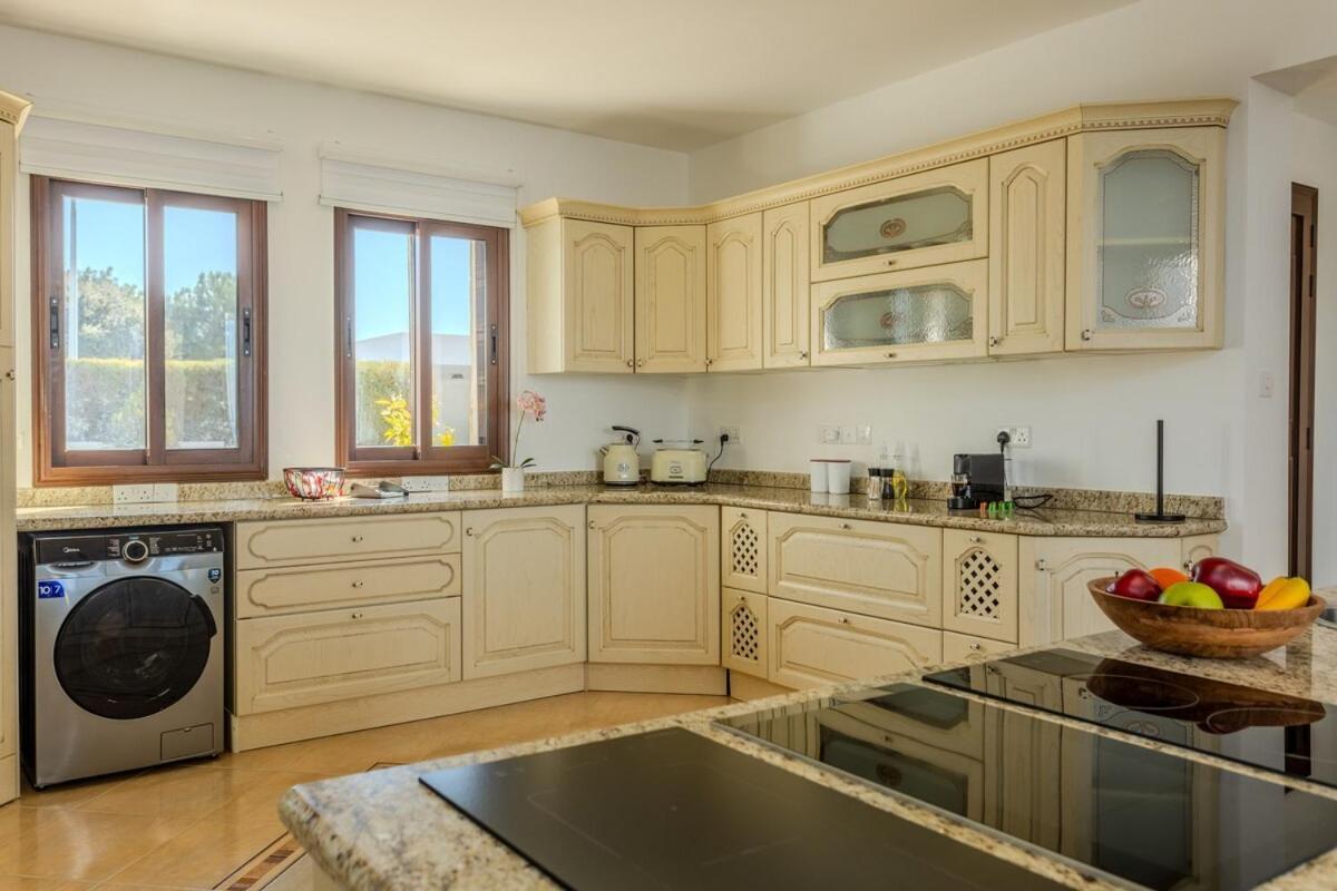 Villa Kallisti & - A Luxury Seaside Retreat Lachi