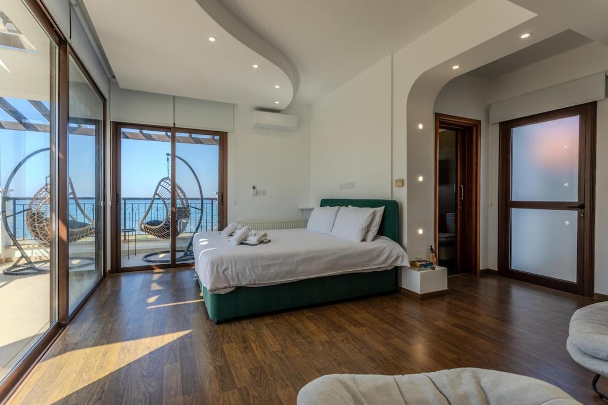 Villa Kallisti & - A Luxury Seaside Retreat *