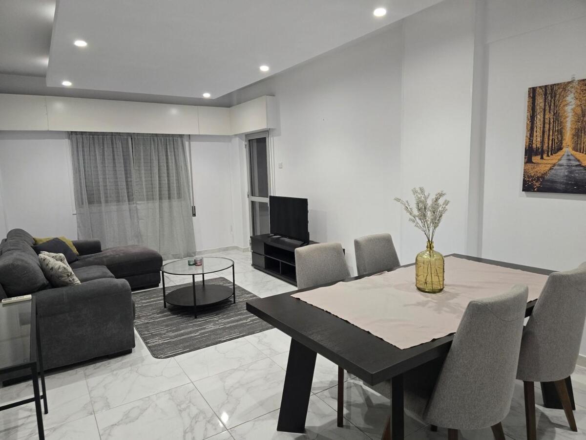 Project 99 - Breakbooking Cy Apartment