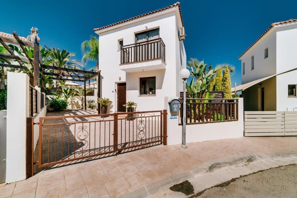 Elisa Villa Paralimni