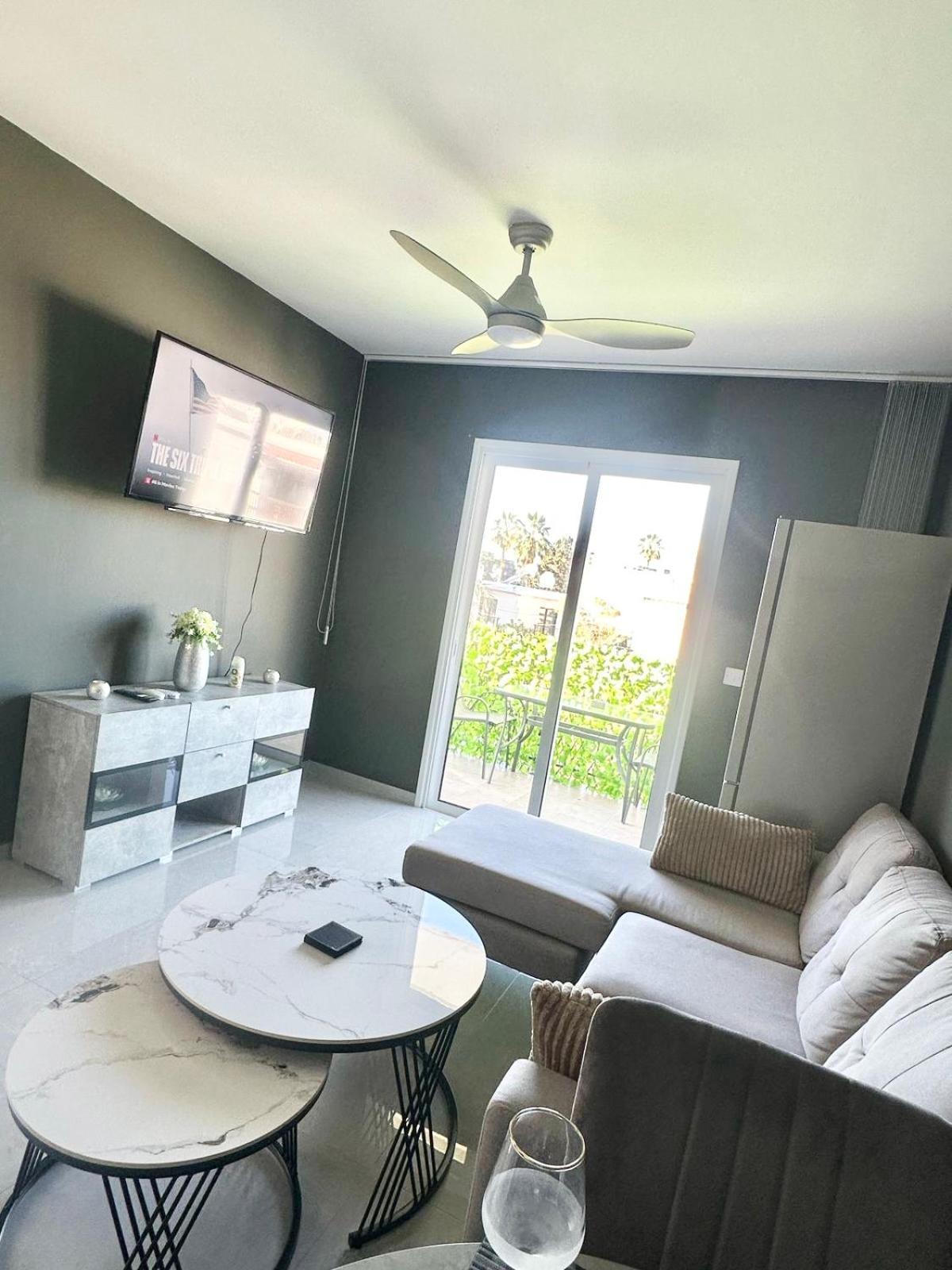 Apartment K15 Luxe Oasis Retreat - 3 Minute Drive To