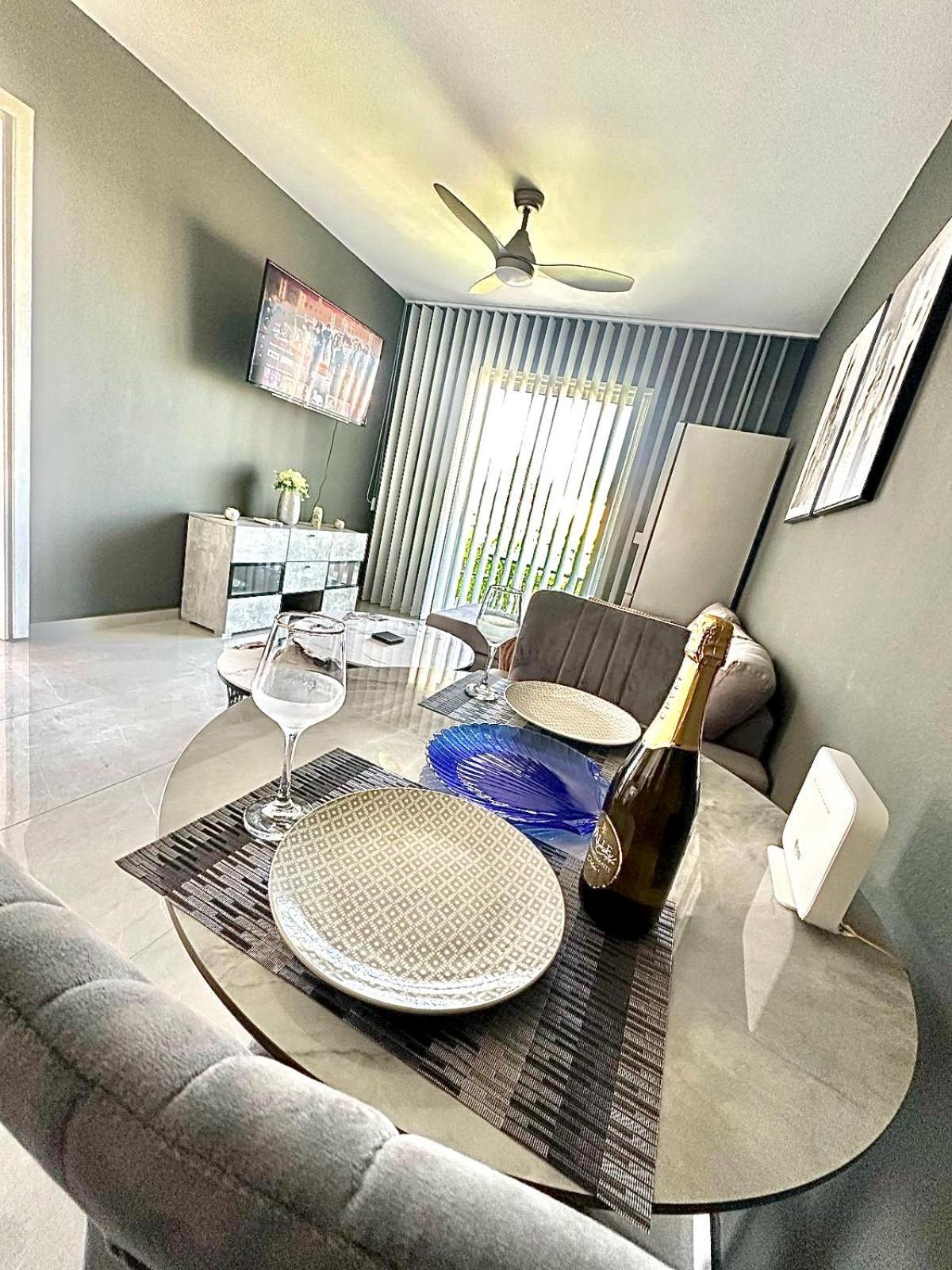 K15 Luxe Oasis Retreat - 3 Minute Drive To