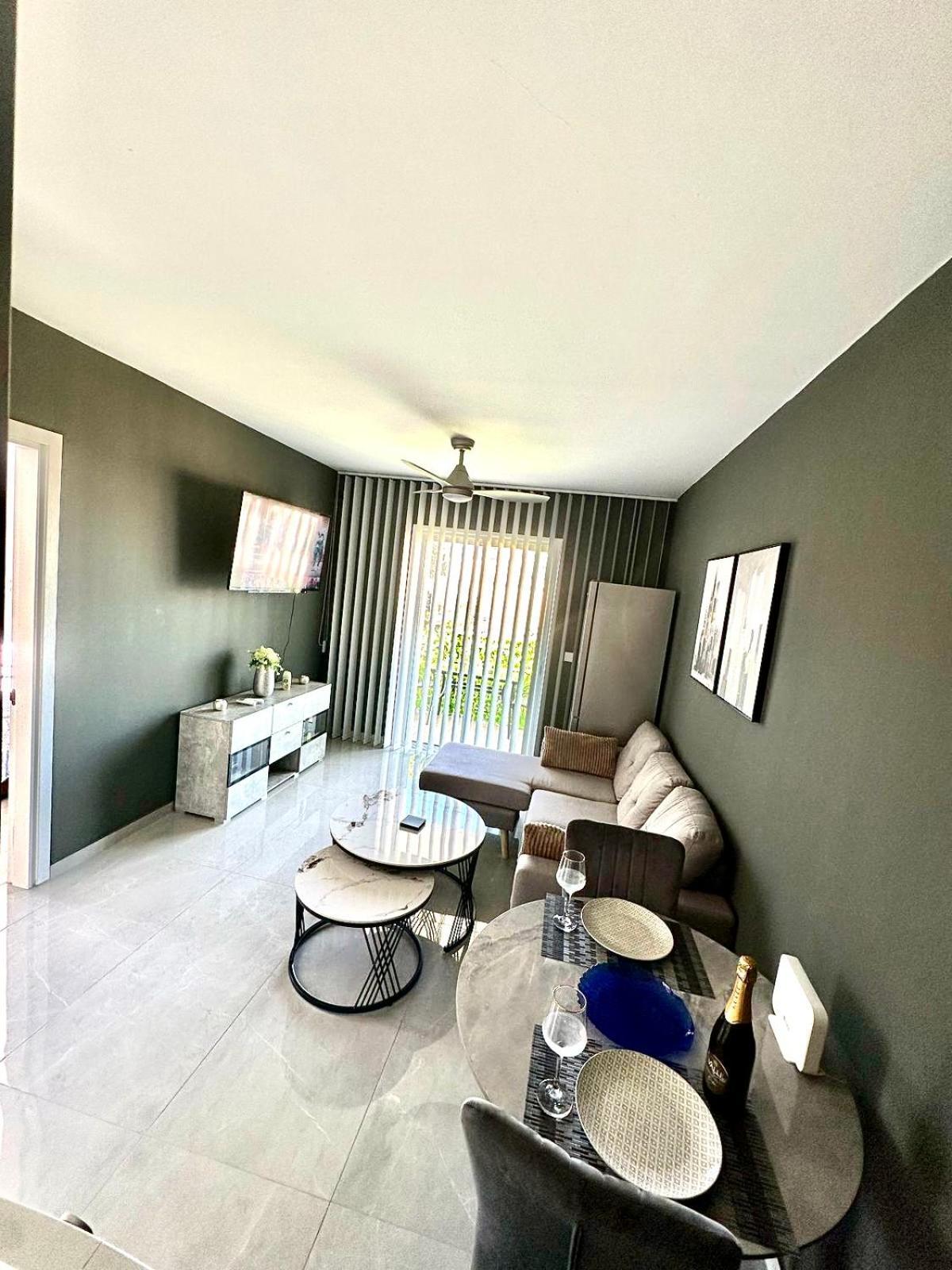 Apartment K15 Luxe Oasis Retreat - 3 Minute Drive To *