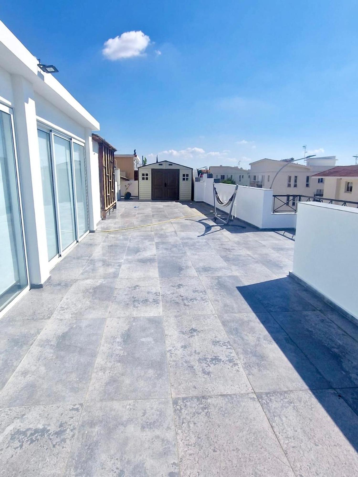 Charming Penthouse With Ocean Views And Private Parking