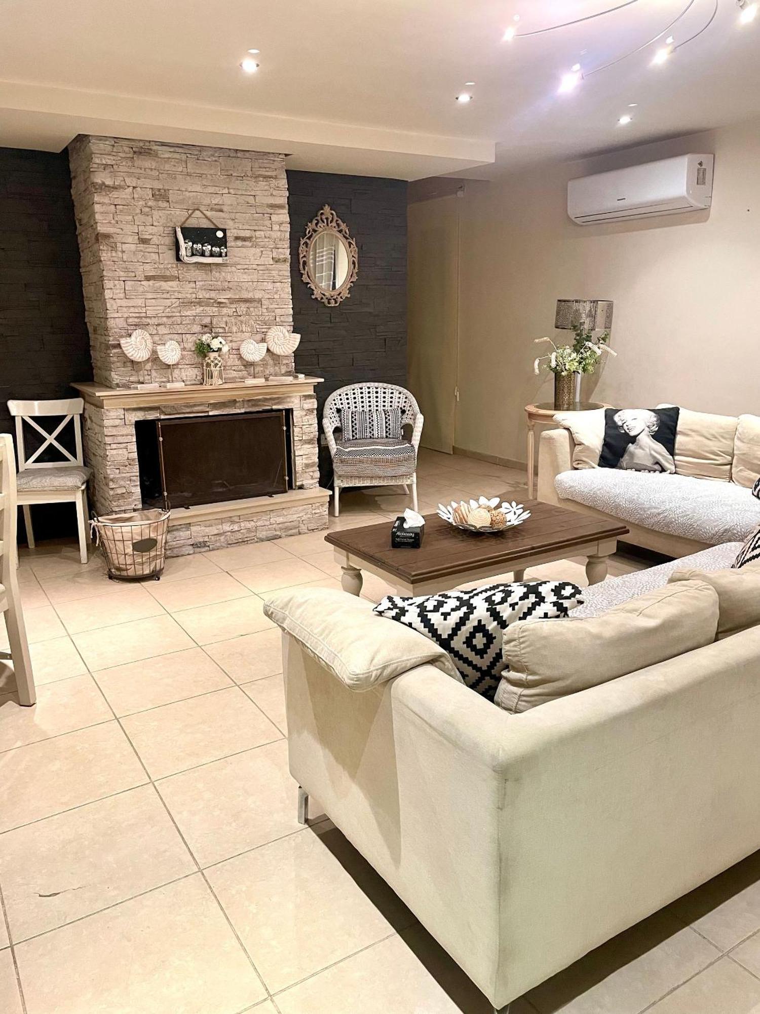 Charming Penthouse With Ocean Views And Private Parking Voroklini