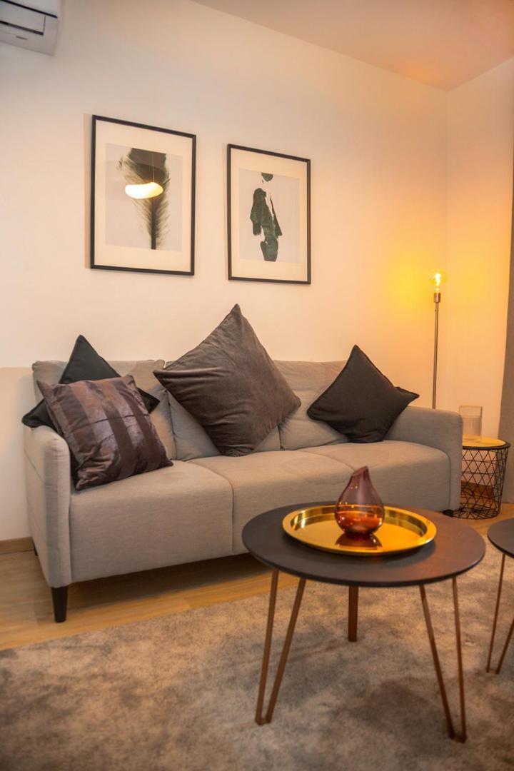 Crown Hall Apartment *