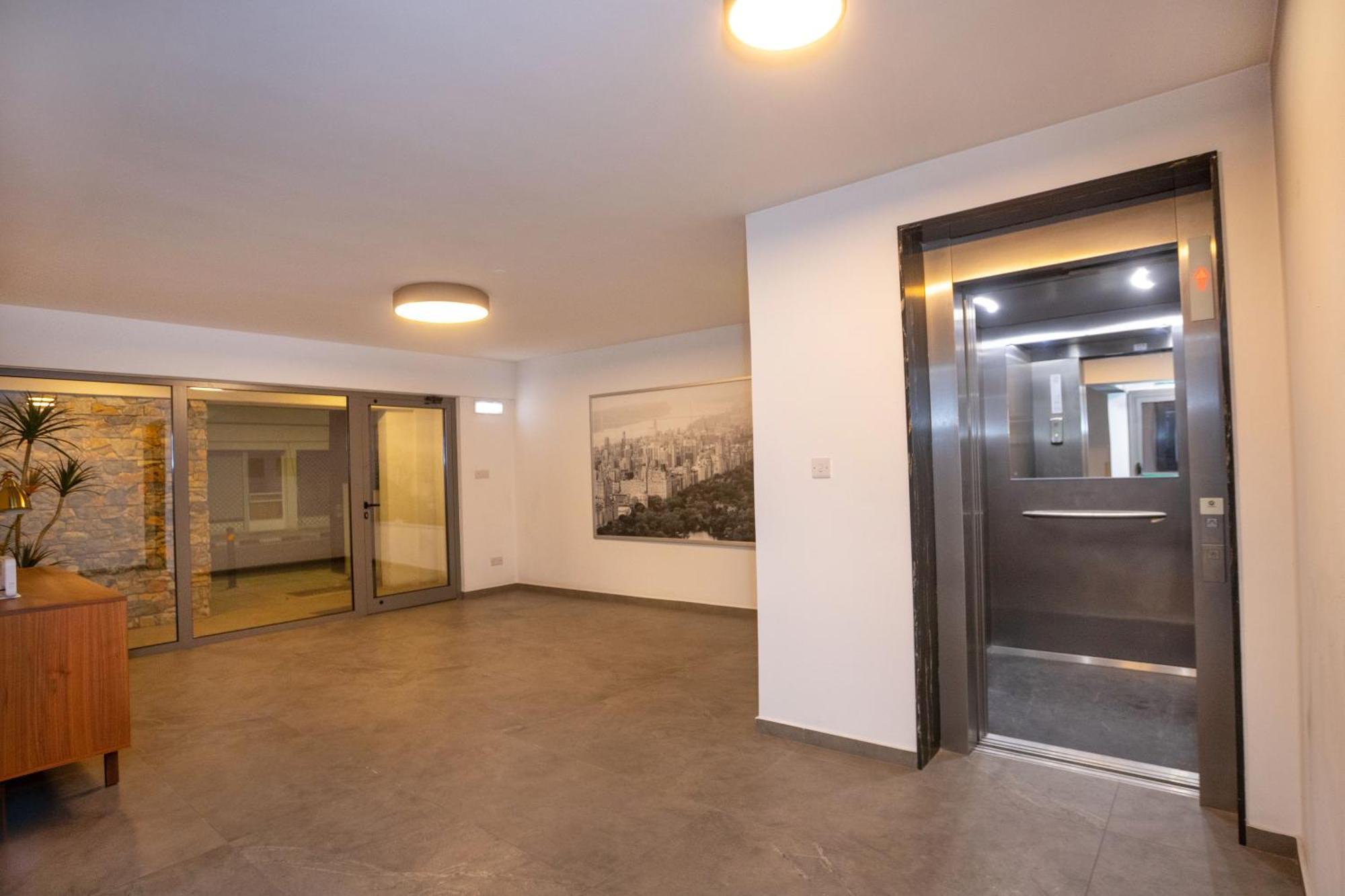 Crown Hall Apartment