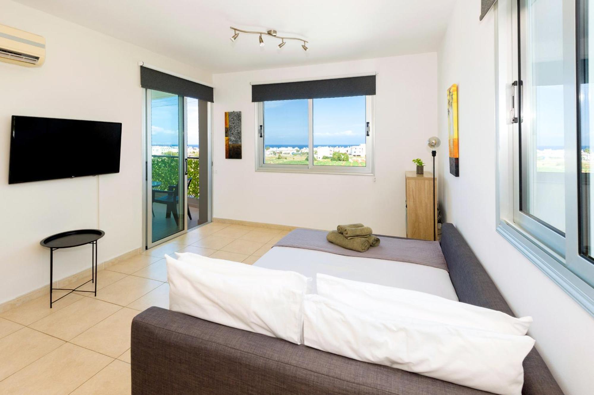 Sea View Apt*spacious Balcony*200m To The Paralimni