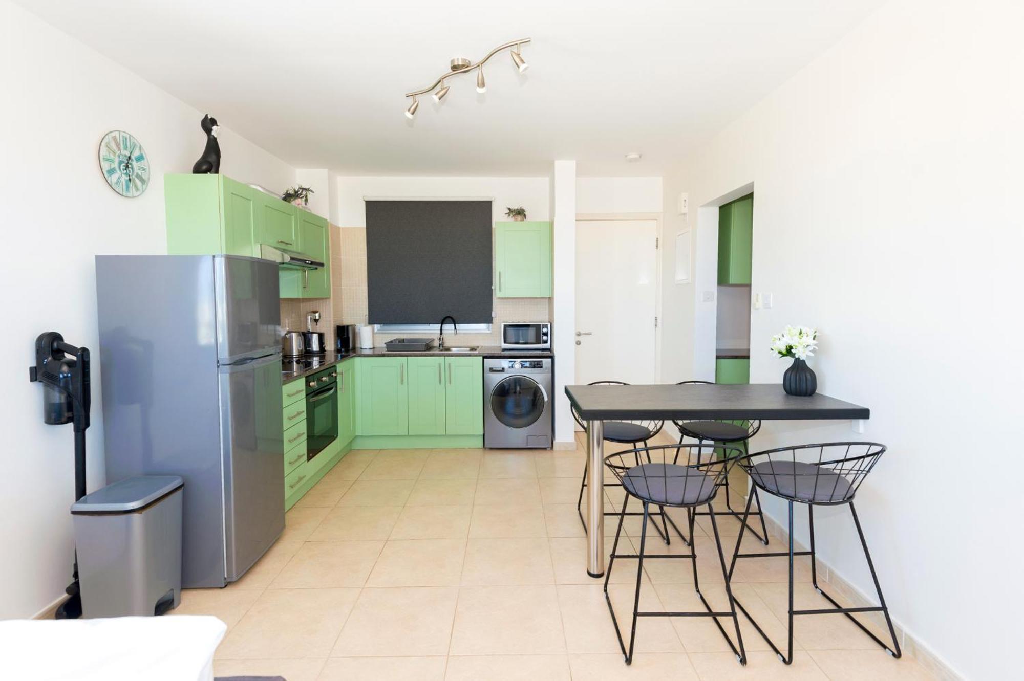 Sea View Apt*spacious Balcony*200m To The * Paralimni