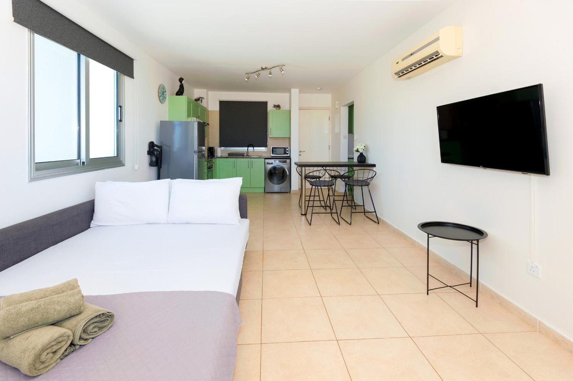 Sea View Apt*spacious Balcony*200m To The Apartment