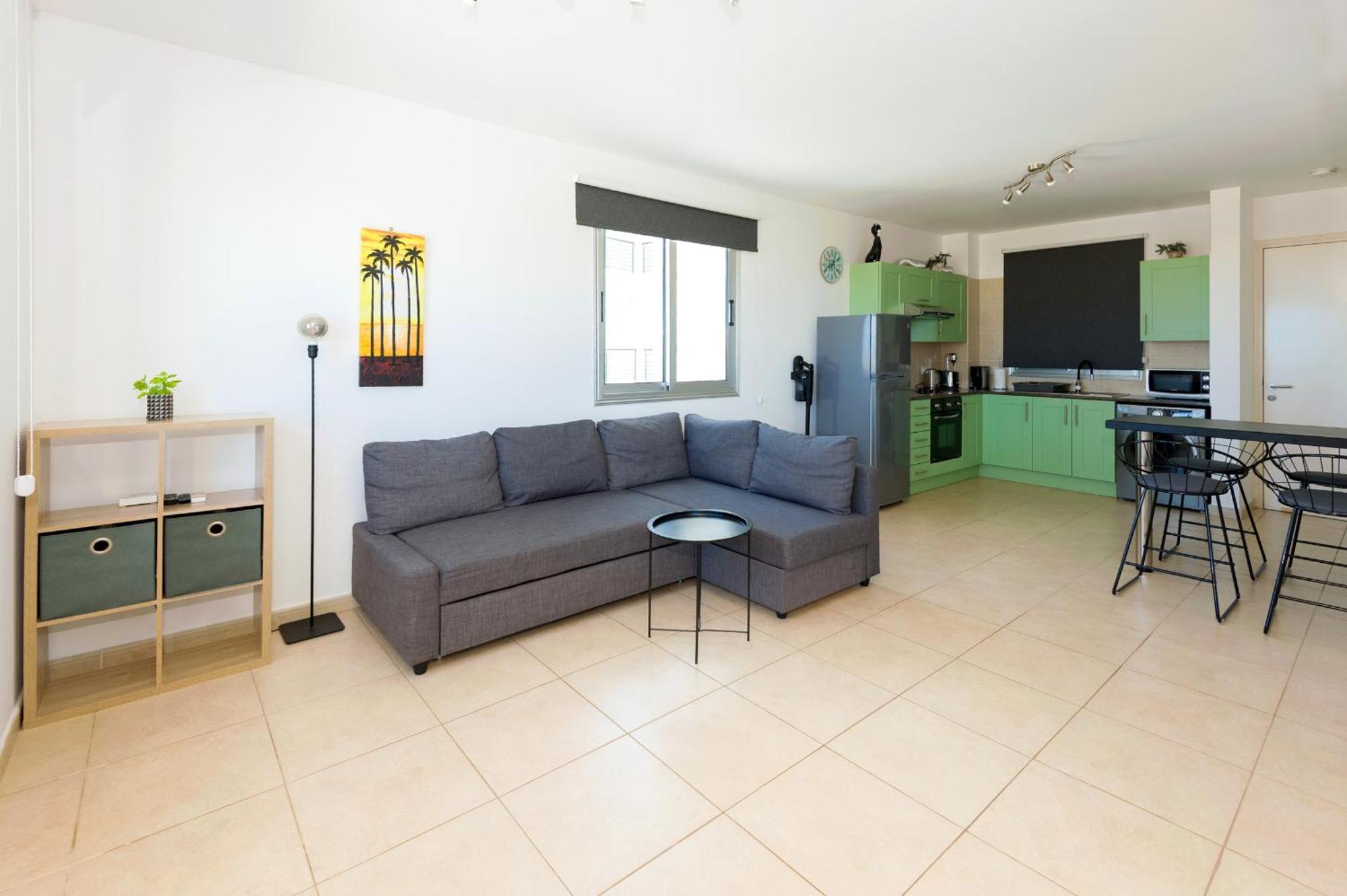 Sea View Apt*spacious Balcony*200m To The Apartment Paralimni