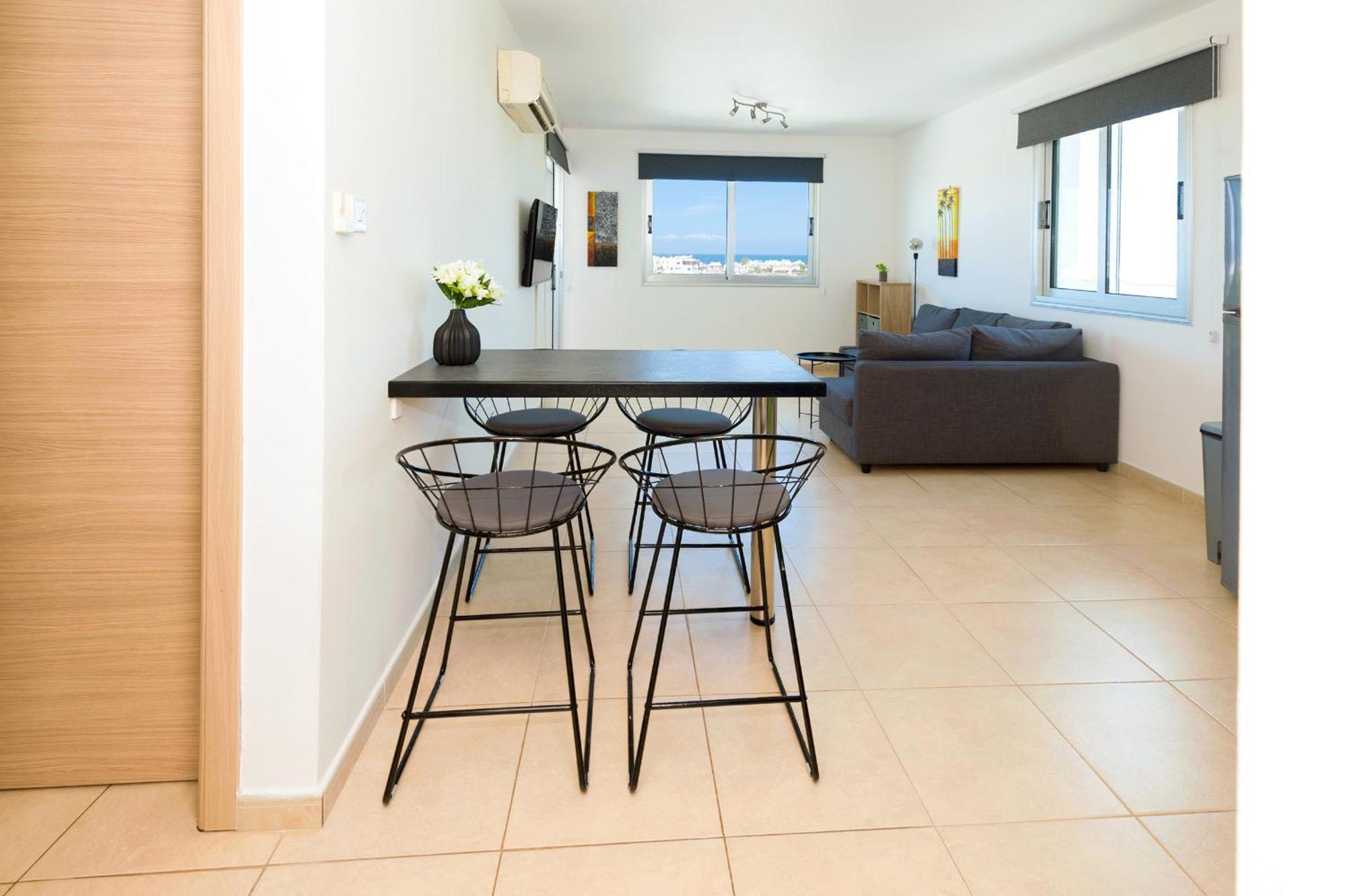 Apartment Sea View Apt*spacious Balcony*200m To The Paralimni