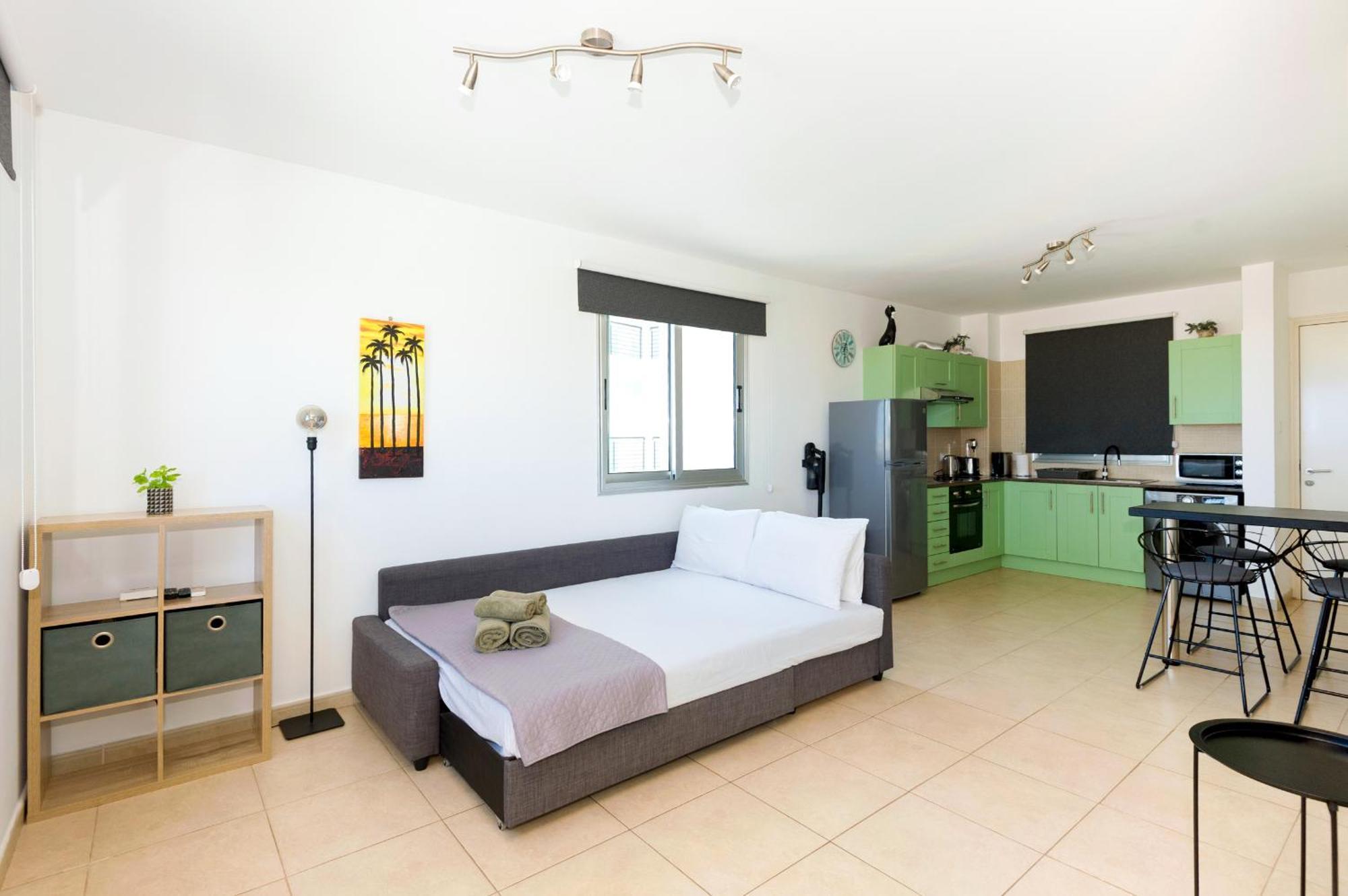 Sea View Apt*spacious Balcony*200m To The Paralimni